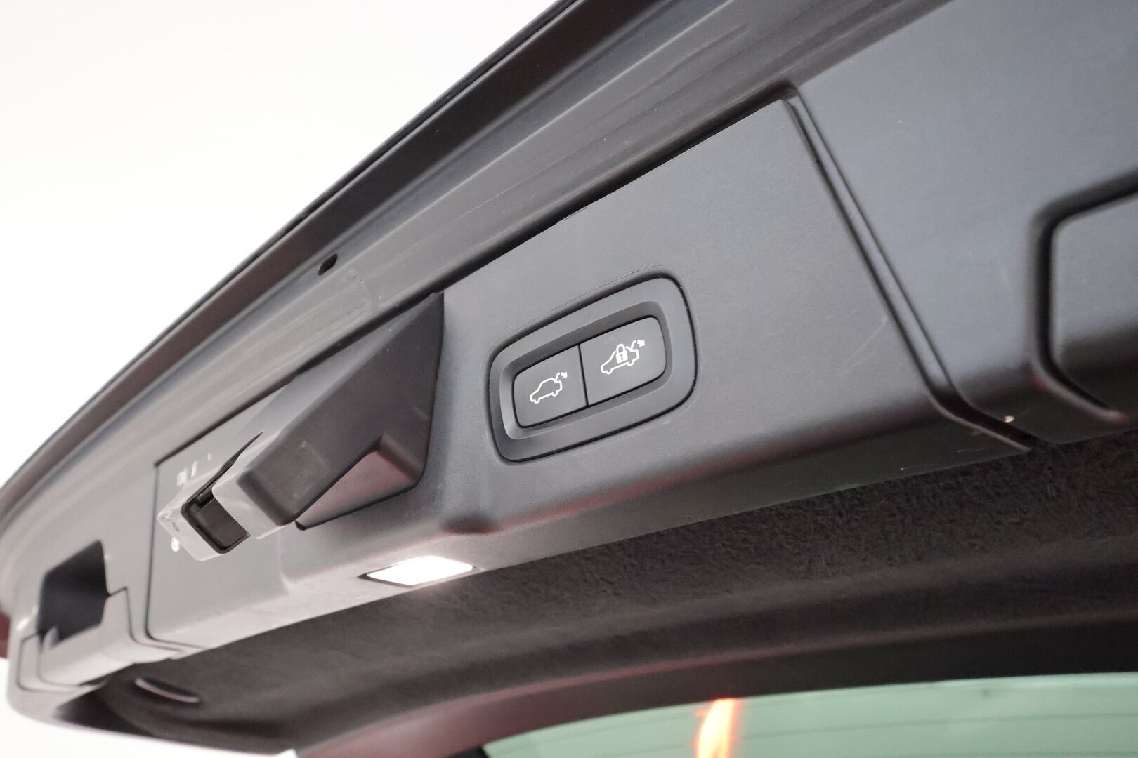 Volvo V90 Cross Country 2020 D4 AWD Plus aut **Webasto / Koukku / Adapt.Vakkari / LED-valot / Kaistavahti / Digimittaristo / KeylessGO / 2x Renkaat**