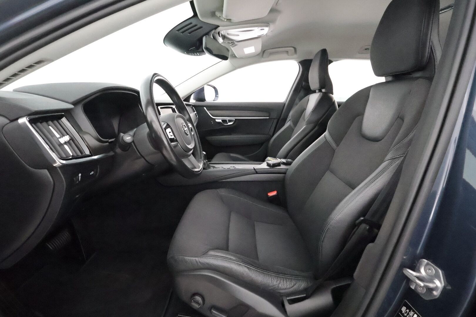 Volvo V90 Cross Country 2020 D4 AWD Plus aut **Webasto / Koukku / Adapt.Vakkari / LED-valot / Kaistavahti / Digimittaristo / KeylessGO / 2x Renkaat**