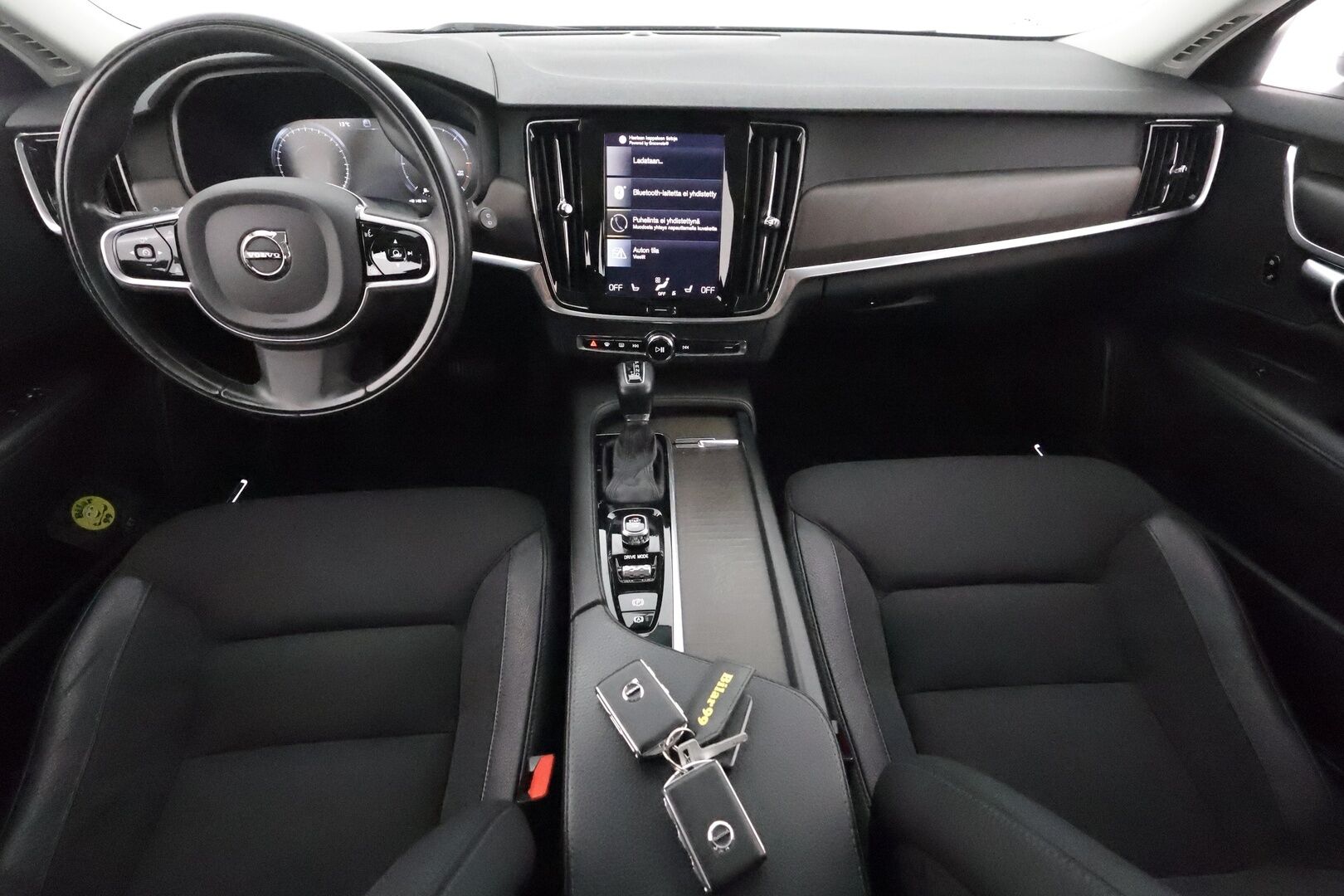 Volvo V90 Cross Country 2020 D4 AWD Plus aut **Webasto / Koukku / Adapt.Vakkari / LED-valot / Kaistavahti / Digimittaristo / KeylessGO / 2x Renkaat**