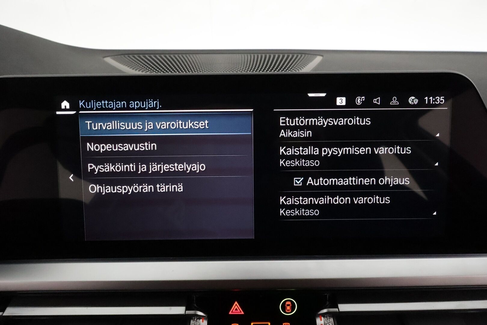 BMW 330 2022 G21 Touring 330e Business Sport **Adapt.vakkari / Hifit / Sporttipenkit / P.tutkat / LED** - Kahdet renkaat aluvanteilla / Digimittaristo / Puolinahat