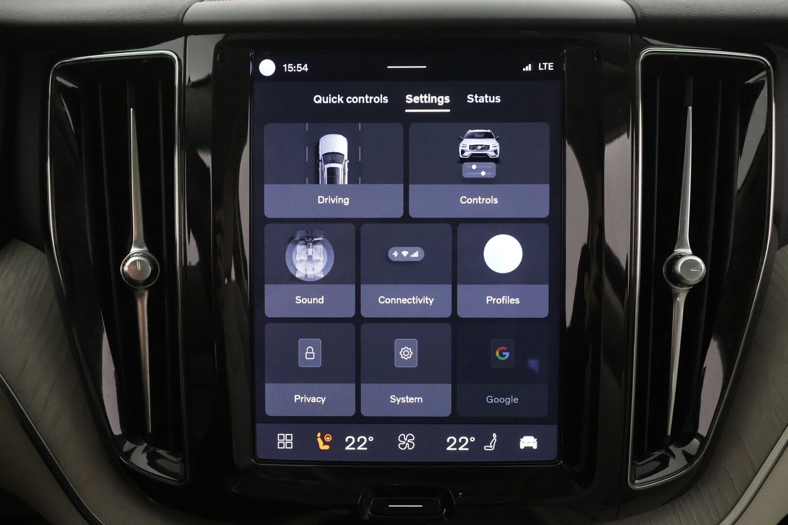 Volvo XC60 2023 T6 AWD Long Range Plus Bright aut * ACC / Koukku / Webasto / Muistipenkit / Full-LED / Panorama / Facelift / P.Kamera * - 1.Om Suomi-auto / Akku kuntotarkastettu / Kahdet renkaat aluvanteilla / Merkkihuollettu