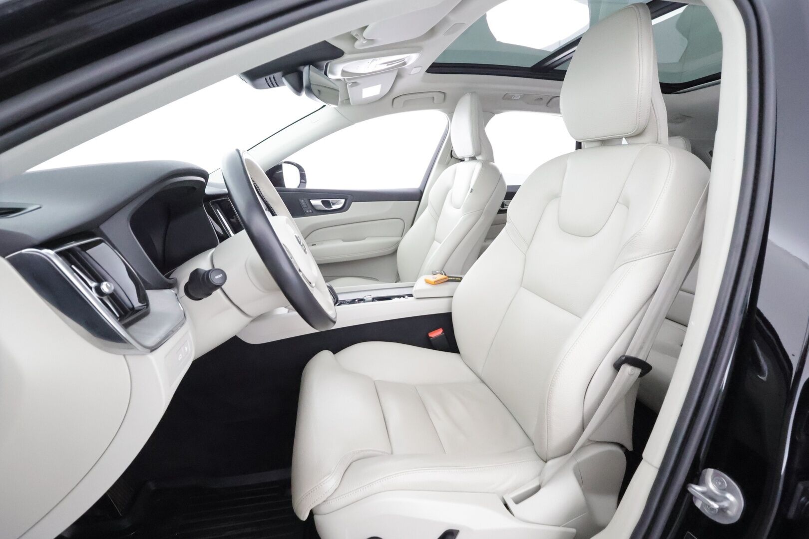 Volvo XC60 2023 T6 AWD Long Range Plus Bright aut * ACC / Koukku / Webasto / Muistipenkit / Full-LED / Panorama / Facelift / P.Kamera * - 1.Om Suomi-auto / Akku kuntotarkastettu / Kahdet renkaat aluvanteilla / Merkkihuollettu