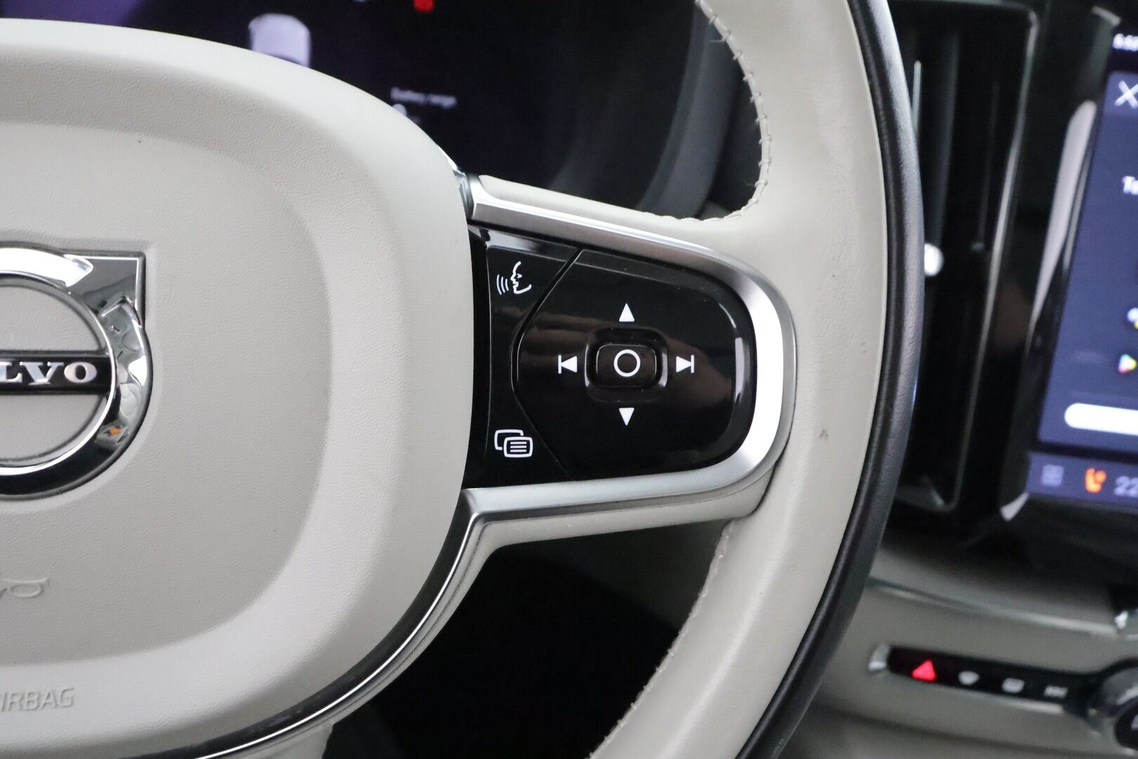 Volvo XC60 2023 T6 AWD Long Range Plus Bright aut * ACC / Koukku / Webasto / Muistipenkit / Full-LED / Panorama / Facelift / P.Kamera * - 1.Om Suomi-auto / Akku kuntotarkastettu / Kahdet renkaat aluvanteilla / Merkkihuollettu