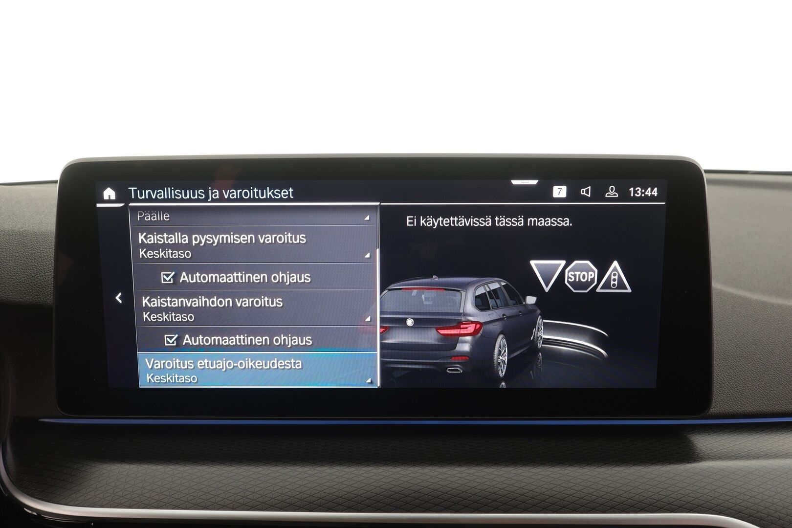 BMW 530 2023 G31 Touring 530e xDrive A Charged Edition M Sport * ACC / Lisälämmitin / LED / H/K / P.Kamera / Comfort Access / Digimittaristo * - 1.Om Suomi-auto / Kahdet Renkaat / Merkkihuollettu