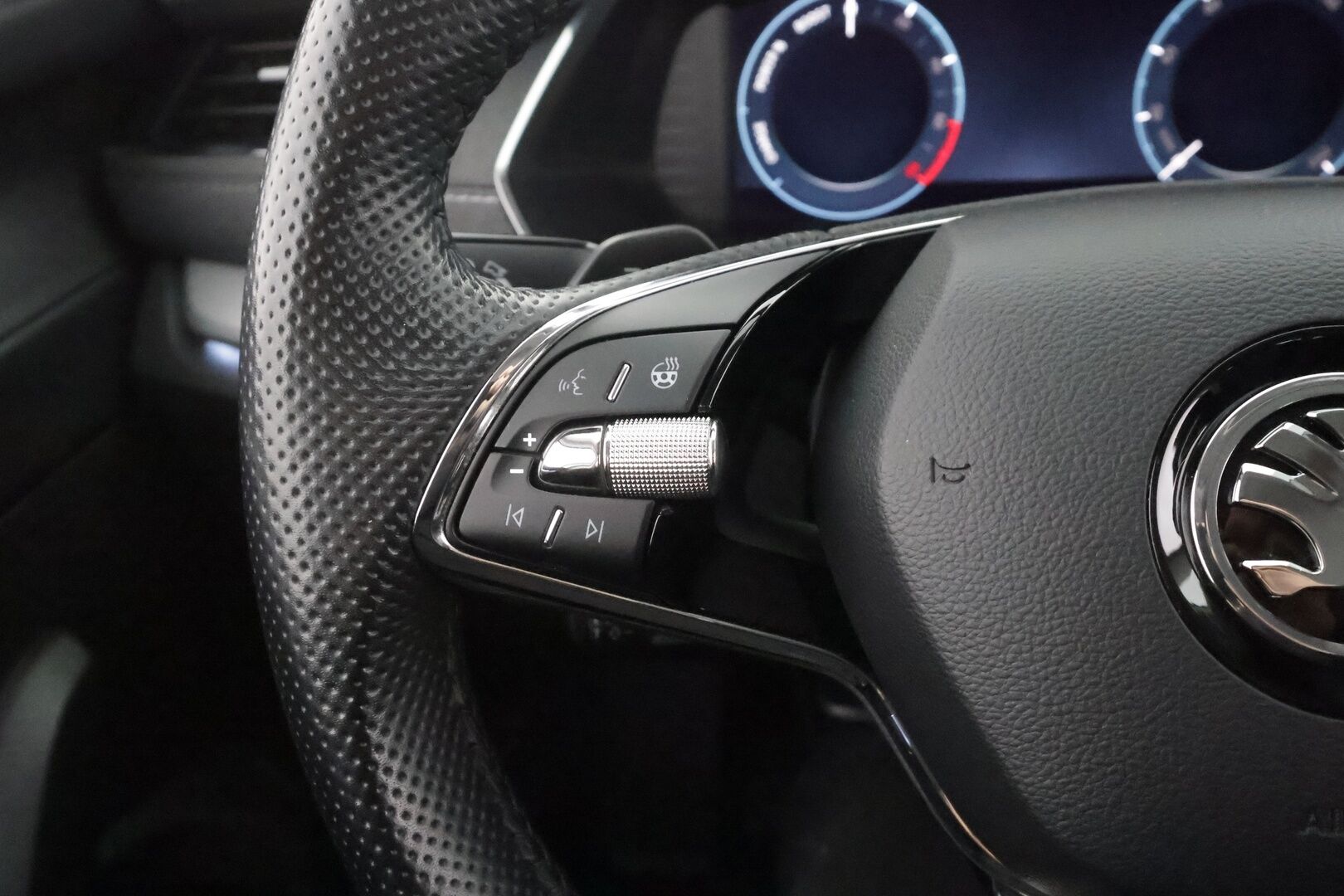 Skoda Octavia 2021 Combi 1.4 TSI PHEV Style iV DSG Autom. - | Jakopää 8/26 | ACC | Webasto | Crystal light Matrix-LED | Hierovat Sporttipenkit | P.Kamera | Ratinlämmitys | Apple&Android | 1.Om Suomi-auto | Kahdet Renkaat | Merkkihuollettu |