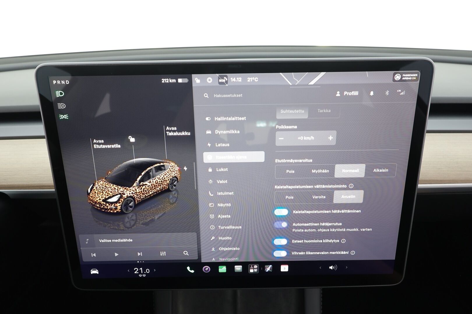 Tesla Model 3 2023 Long-Range RWD - | ILP | Lasikatto | ACC | Matrix-LED | P.Kamera | Muistipenkki |  Premium Speakers | Navi | Kaistavahti | Keyless | 1-om Suomi-auto | 2x Latauskaapelit | Kahdet renkaat |