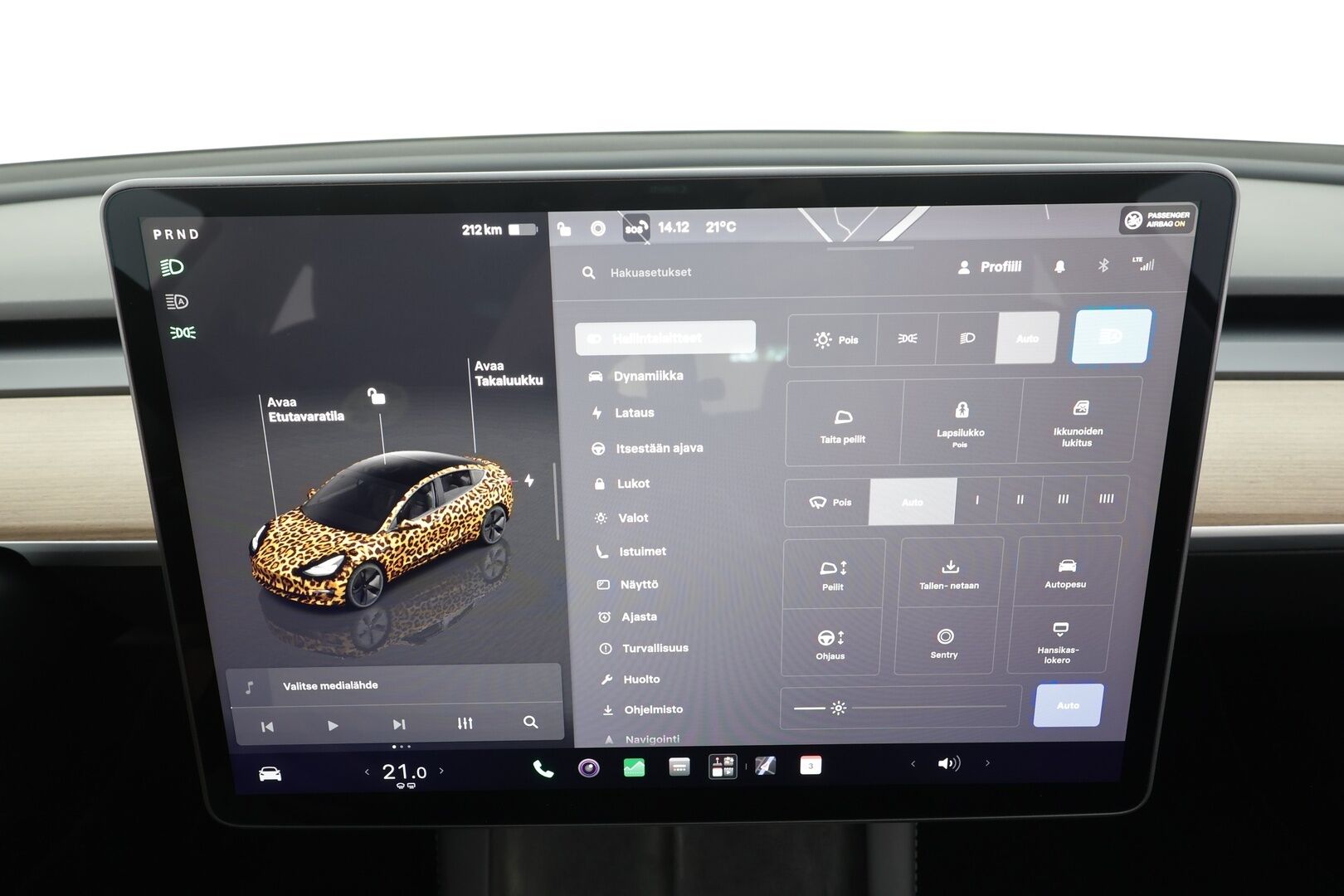 Tesla Model 3 2023 Long-Range RWD - | ILP | Lasikatto | ACC | Matrix-LED | P.Kamera | Muistipenkki |  Premium Speakers | Navi | Kaistavahti | Keyless | 1-om Suomi-auto | 2x Latauskaapelit | Kahdet renkaat |