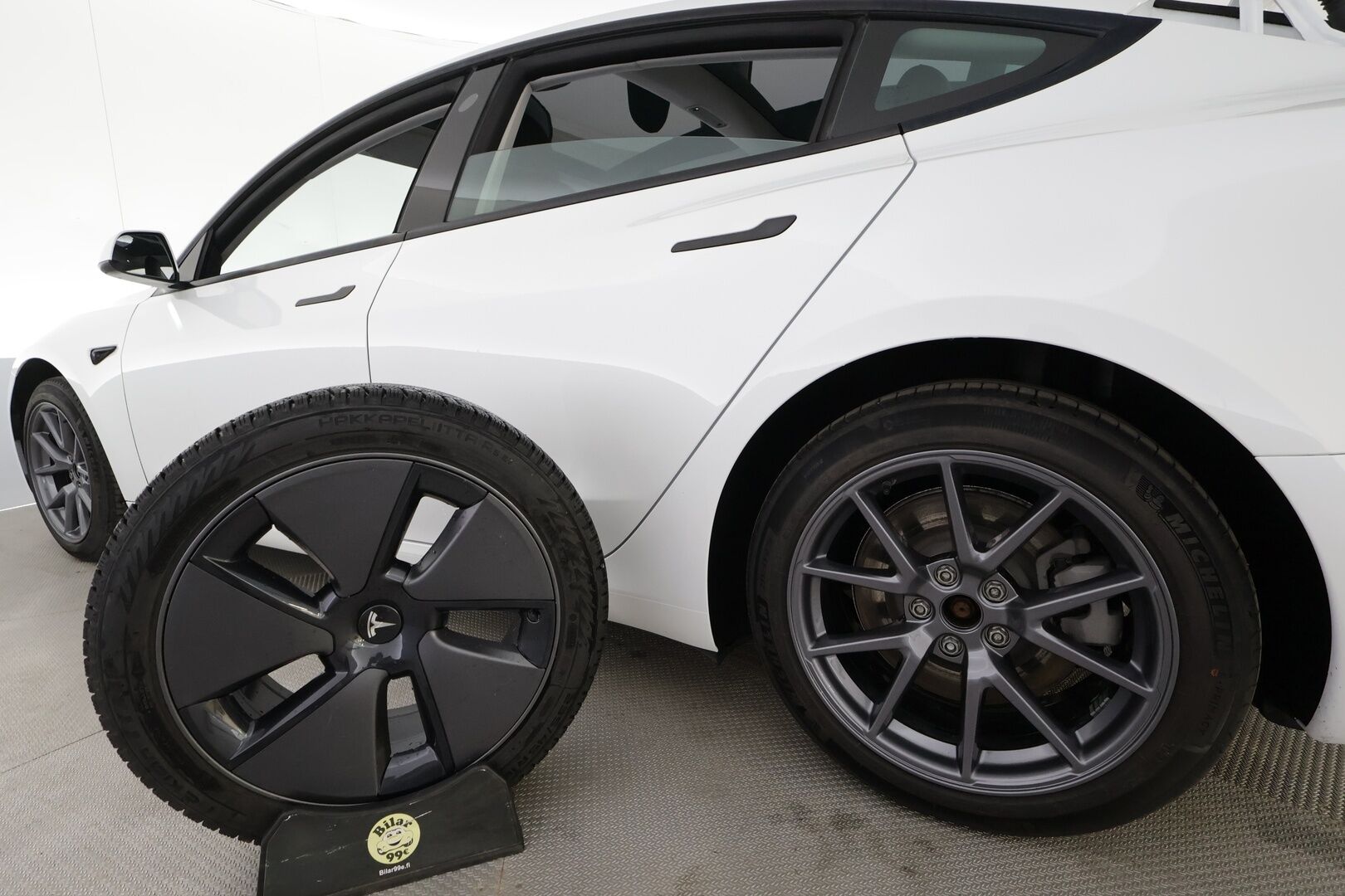 Tesla Model 3 2023 Long-Range RWD - | ILP | Lasikatto | ACC | Matrix-LED | P.Kamera | Muistipenkki |  Premium Speakers | Navi | Kaistavahti | Keyless | 1-om Suomi-auto | 2x Latauskaapelit | Kahdet renkaat |