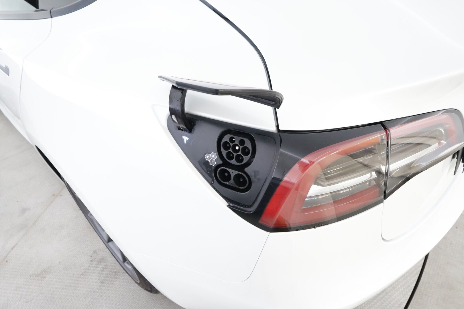 Tesla Model 3 2023 Long-Range RWD - | ILP | Lasikatto | ACC | Matrix-LED | P.Kamera | Muistipenkki |  Premium Speakers | Navi | Kaistavahti | Keyless | 1-om Suomi-auto | 2x Latauskaapelit | Kahdet renkaat |