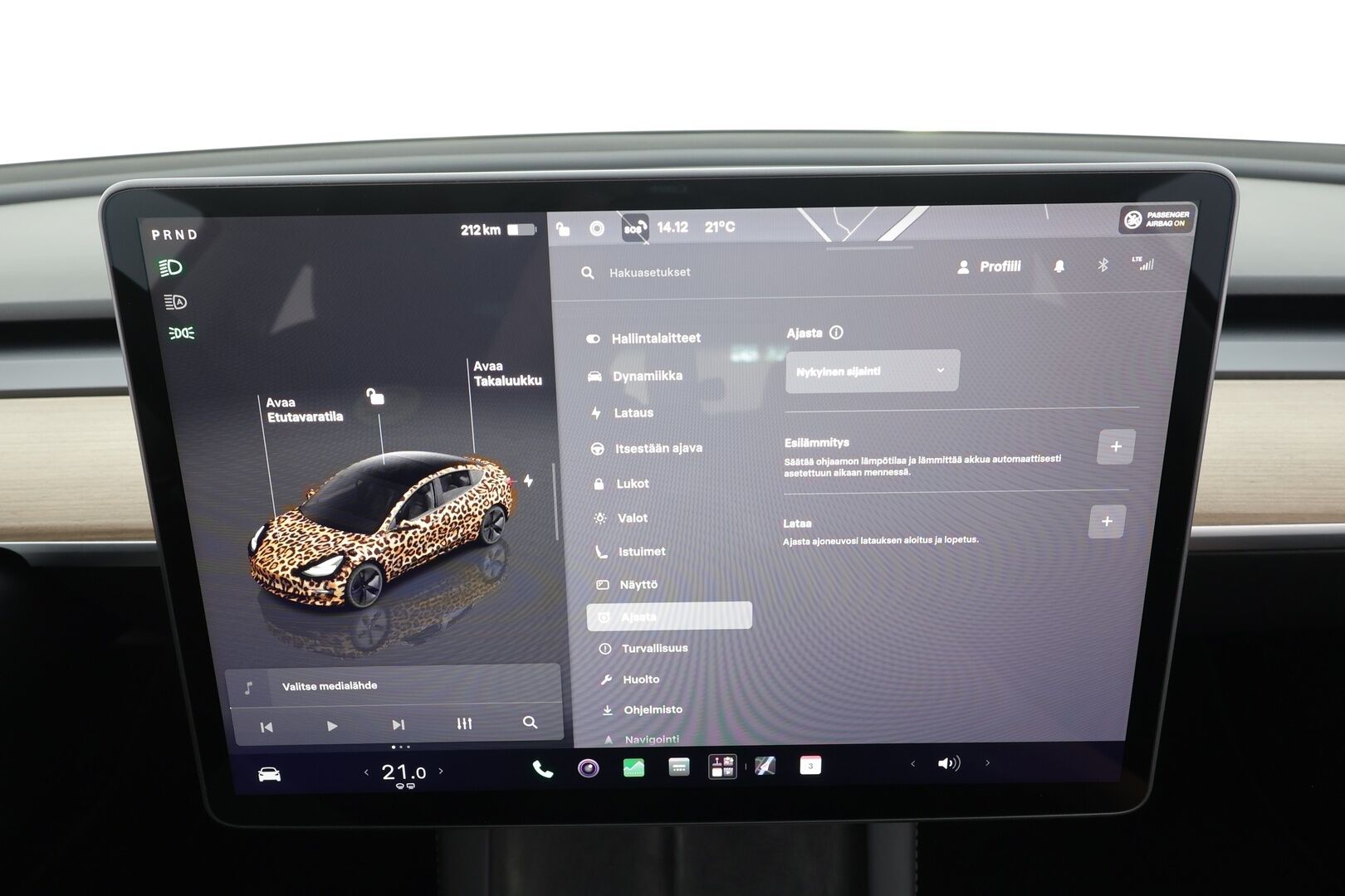 Tesla Model 3 2023 Long-Range RWD - | ILP | Lasikatto | ACC | Matrix-LED | P.Kamera | Muistipenkki |  Premium Speakers | Navi | Kaistavahti | Keyless | 1-om Suomi-auto | 2x Latauskaapelit | Kahdet renkaat |