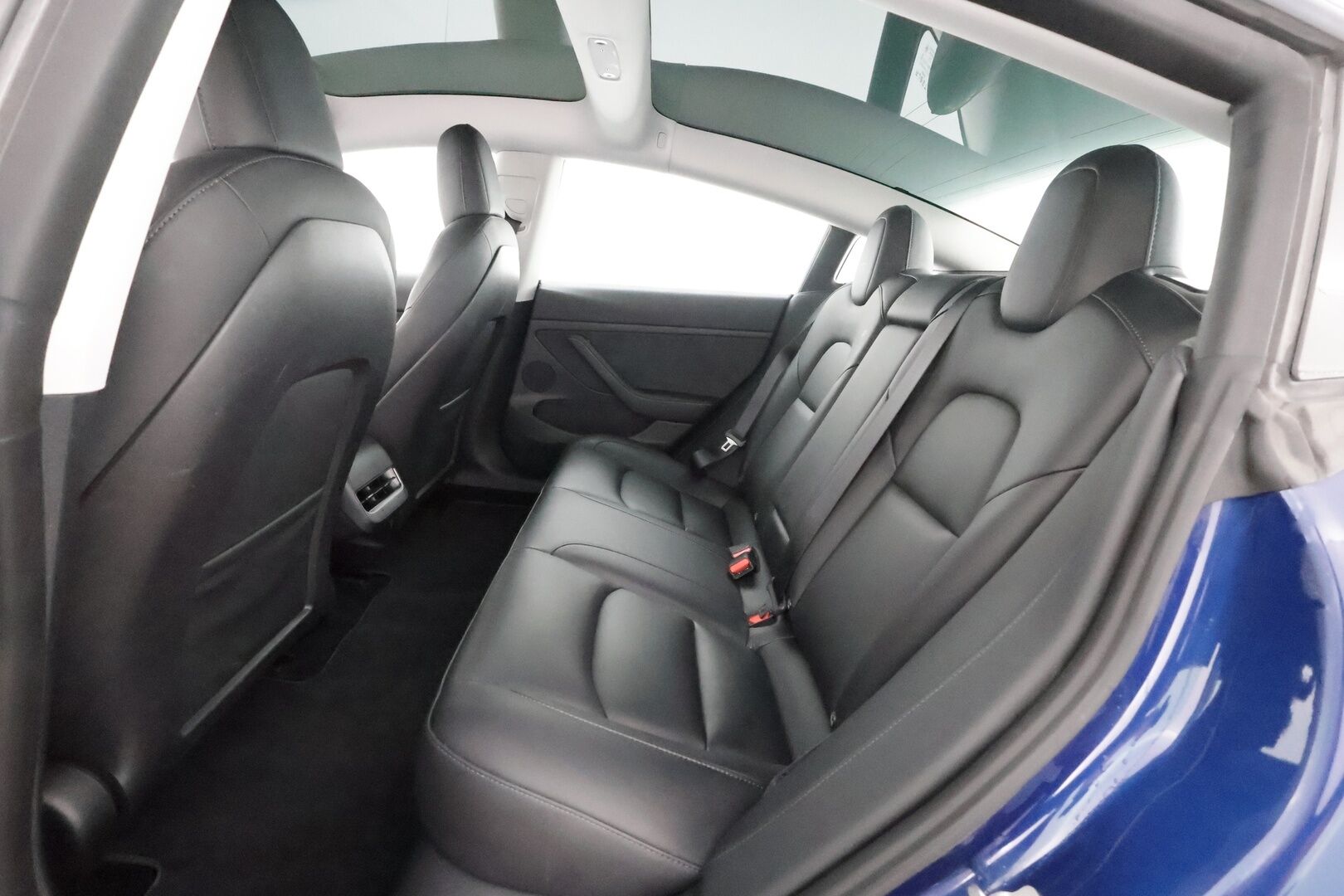 Tesla Model 3 2023 RWD - | 1-om suomiauto | ACC | ILP | Ryzen | Lasikatto | Matrix | Sähkönahat | Muistipenkki | P.kamera | Keyless | Autosteer | 2x renkaat aluin | ALV |