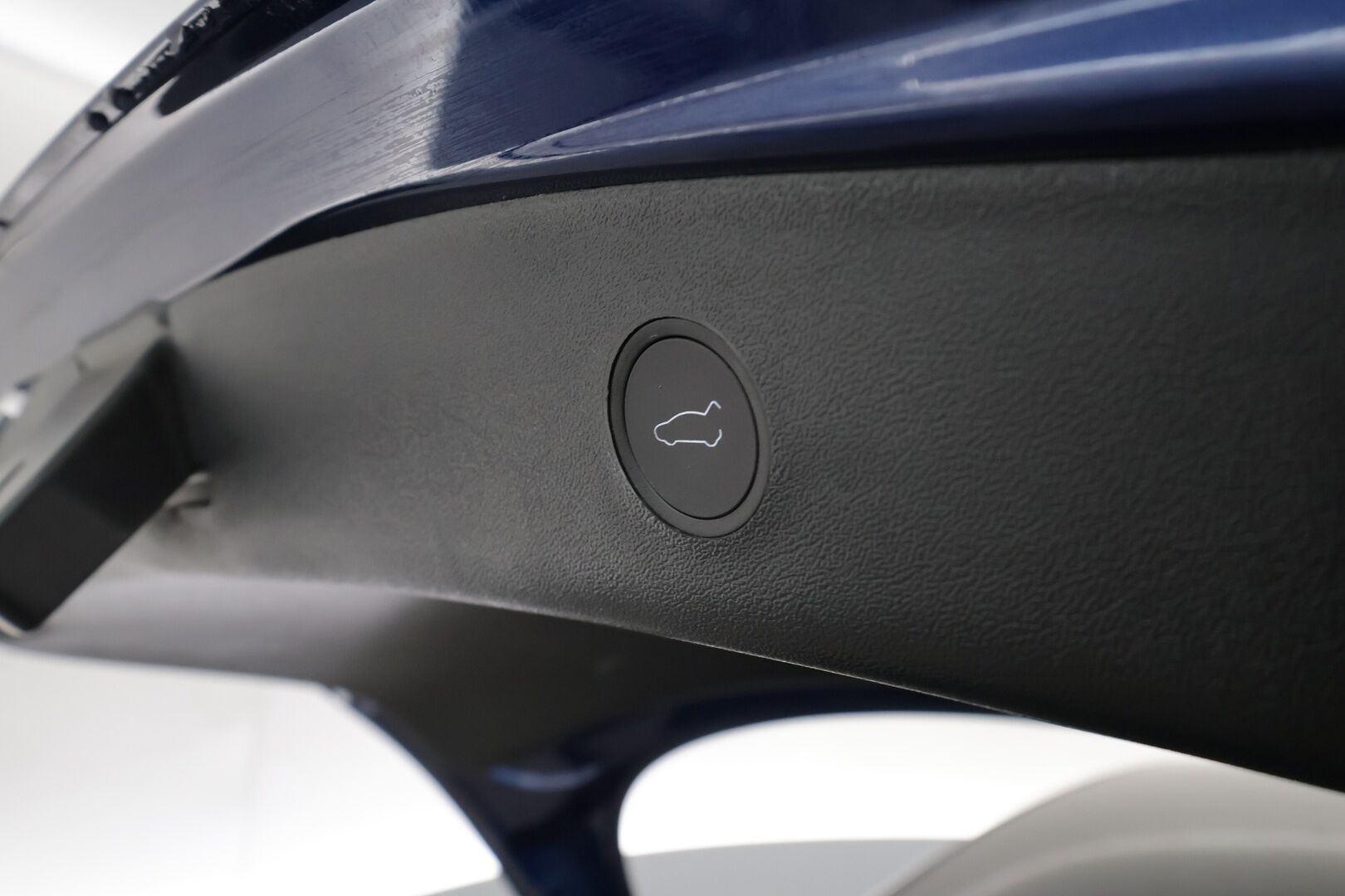 Tesla Model 3 2023 RWD - | 1-om suomiauto | ACC | ILP | Ryzen | Lasikatto | Matrix | Sähkönahat | Muistipenkki | P.kamera | Keyless | Autosteer | 2x renkaat aluin | ALV |
