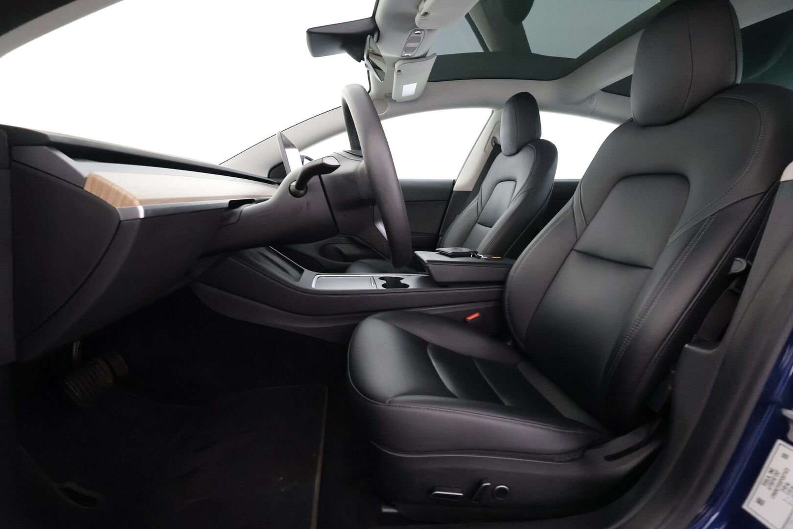 Tesla Model 3 2023 RWD - | 1-om suomiauto | ACC | ILP | Ryzen | Lasikatto | Matrix | Sähkönahat | Muistipenkki | P.kamera | Keyless | Autosteer | 2x renkaat aluin | ALV |