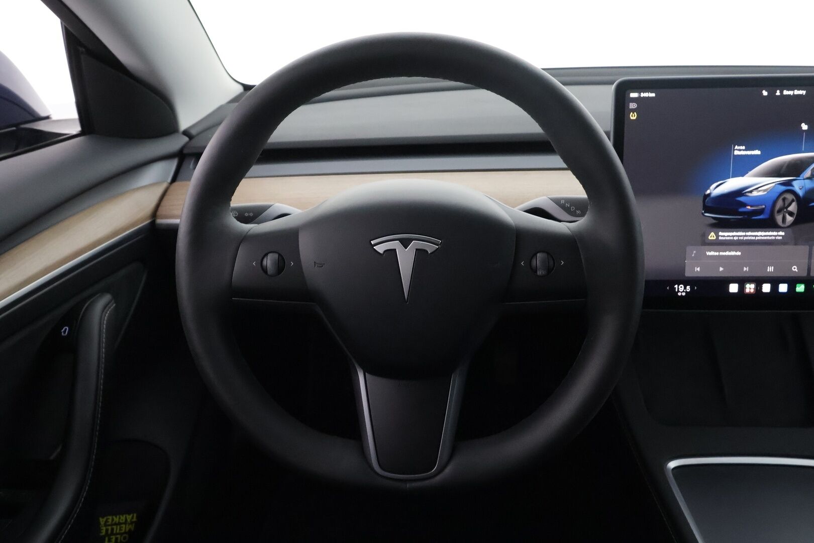 Tesla Model 3 2023 RWD - | 1-om suomiauto | ACC | ILP | Ryzen | Lasikatto | Matrix | Sähkönahat | Muistipenkki | P.kamera | Keyless | Autosteer | 2x renkaat aluin | ALV |