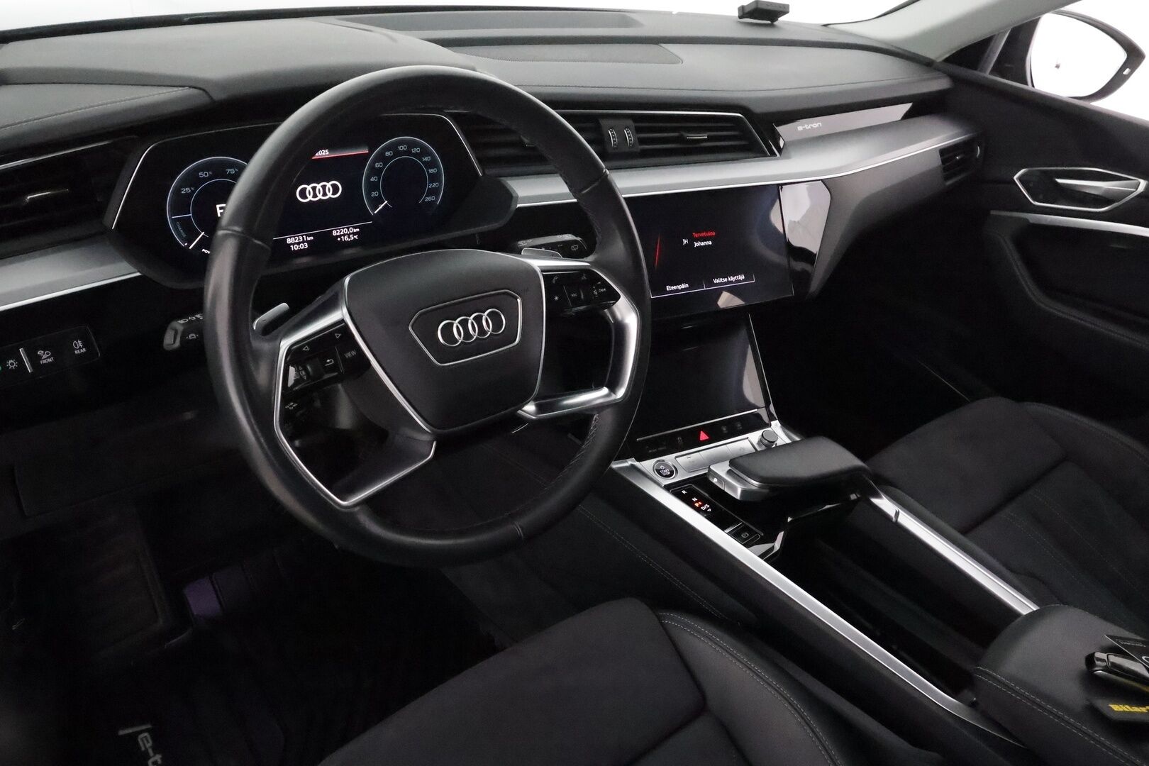 Audi Q8 e-tron 2023 55 e-tron quattro **360° / Adapt.Vakkari / Bang&Olufsen / Matrix-LED / Sporttipenkki Muistilla / Koukku / Navi** - 2,99 % KORKOTARJOUS TÄHÄN AUTOON - Akku kuntotarkastettu / Suomi-auto / Kahdet Renkaat 