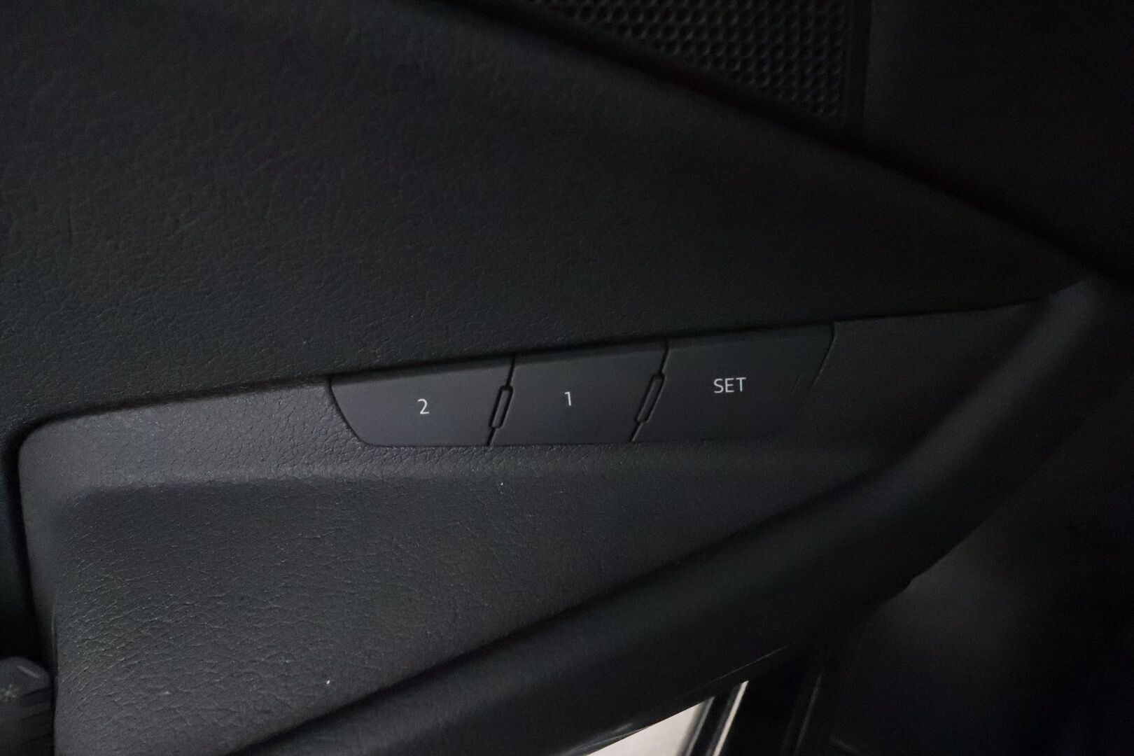 Audi Q8 e-tron 2023 55 e-tron quattro **360° / Adapt.Vakkari / Bang&Olufsen / Matrix-LED / Sporttipenkki Muistilla / Koukku / Navi** - 2,99 % KORKOTARJOUS TÄHÄN AUTOON - Akku kuntotarkastettu / Suomi-auto / Kahdet Renkaat 