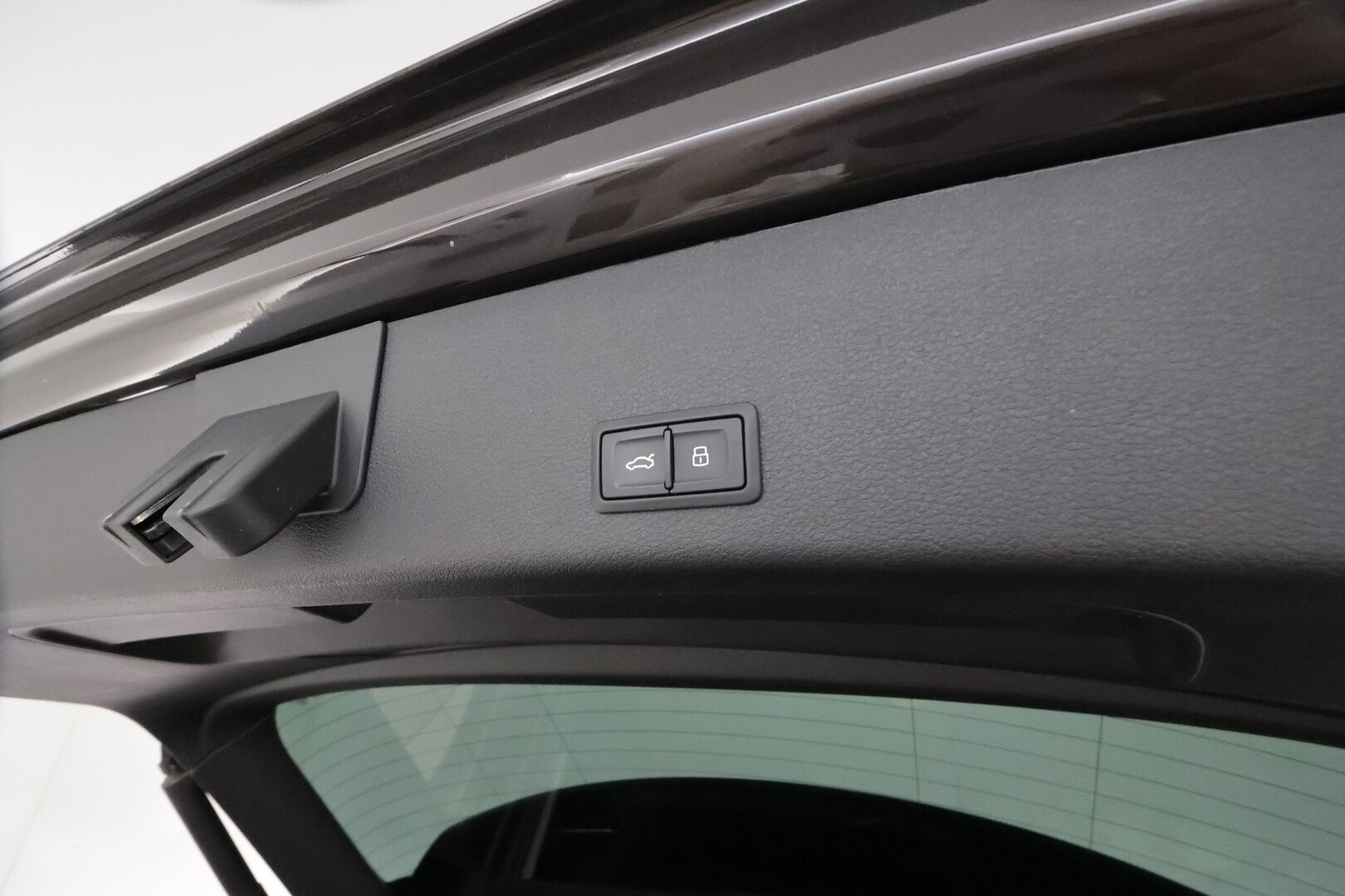 Audi Q8 e-tron 2023 55 e-tron quattro **360° / Adapt.Vakkari / Bang&Olufsen / Matrix-LED / Sporttipenkki Muistilla / Koukku / Navi** - 2,99 % KORKOTARJOUS TÄHÄN AUTOON - Akku kuntotarkastettu / Suomi-auto / Kahdet Renkaat 