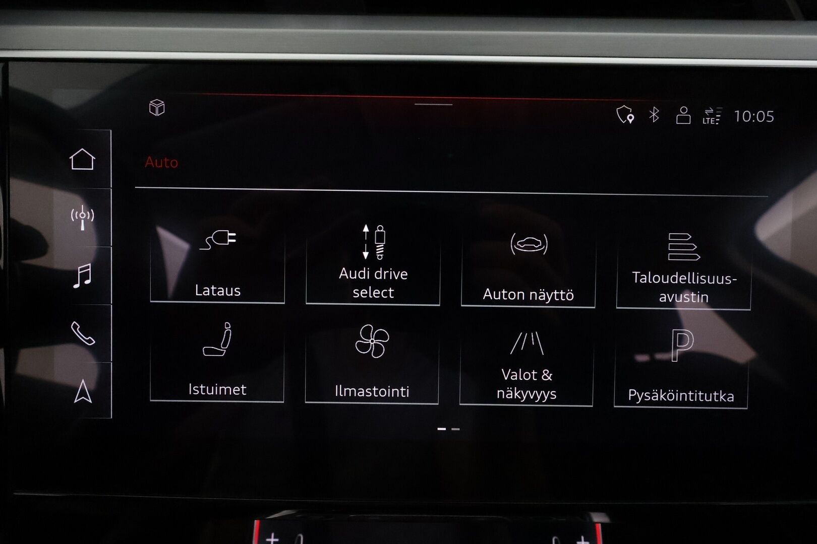 Audi Q8 e-tron 2023 55 e-tron quattro **360° / Adapt.Vakkari / Bang&Olufsen / Matrix-LED / Sporttipenkki Muistilla / Koukku / Navi** - 2,99 % KORKOTARJOUS TÄHÄN AUTOON - Akku kuntotarkastettu / Suomi-auto / Kahdet Renkaat 