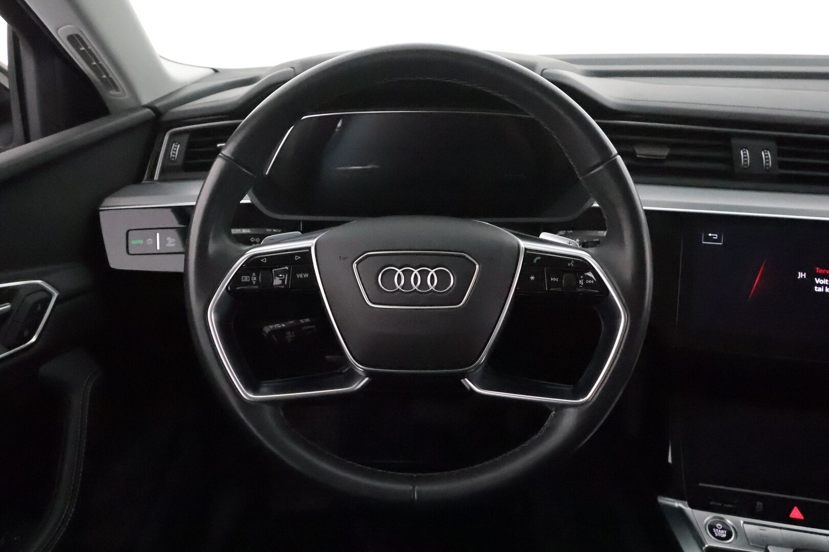 Audi Q8 e-tron 2023 55 e-tron quattro **360° / Adapt.Vakkari / Bang&Olufsen / Matrix-LED / Sporttipenkki Muistilla / Koukku / Navi** - 2,99 % KORKOTARJOUS TÄHÄN AUTOON - Akku kuntotarkastettu / Suomi-auto / Kahdet Renkaat 