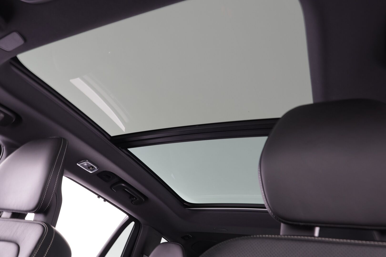 Volvo XC90 2022 T8 TwE AWD R-Design 7-p * Webasto / Koukku / ACC / Panorama / B&O / Full-LED / 360° / Sportit Muistilla / Ilma-alusta * - Akku kuntotarkastettu / Kahdet renkaat / Merkkihuollettu! * HUIPPU KAMOILLA * - HULLU BLACKWEEK KORKOTARJOUS 2,49%