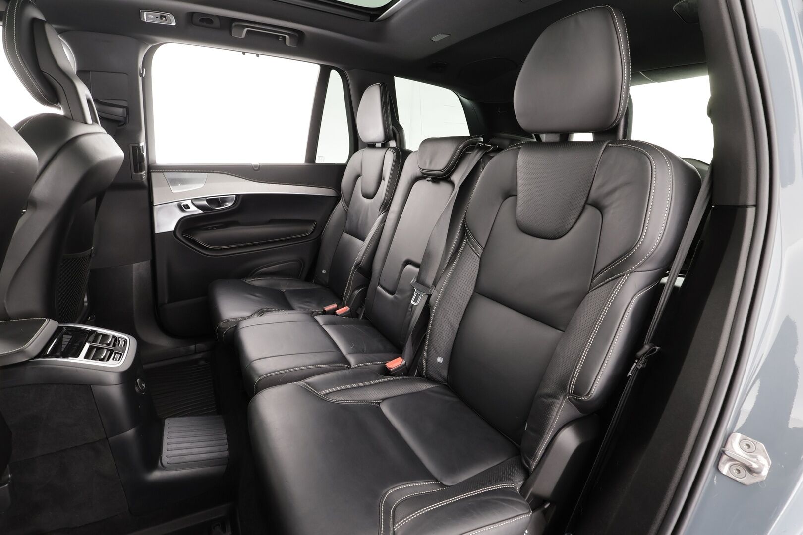 Volvo XC90 2022 T8 TwE AWD R-Design 7-p * Webasto / Koukku / ACC / Panorama / B&O / Full-LED / 360° / Sportit Muistilla / Ilma-alusta * - Akku kuntotarkastettu / Kahdet renkaat / Merkkihuollettu! * HUIPPU KAMOILLA * - HULLU BLACKWEEK KORKOTARJOUS 2,49%