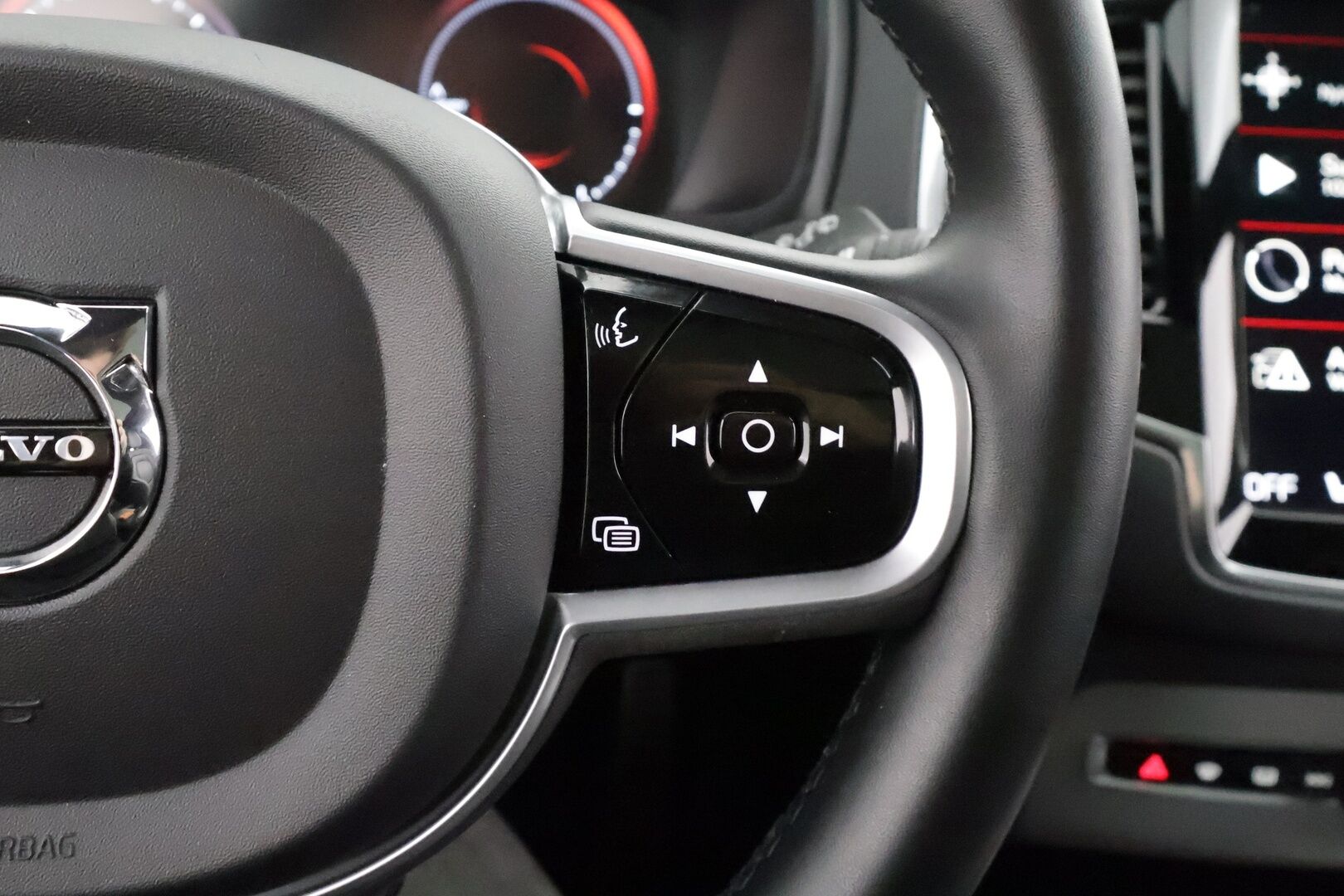 Volvo XC90 2022 T8 TwE AWD R-Design 7-p * Webasto / Koukku / ACC / Panorama / B&O / Full-LED / 360° / Sportit Muistilla / Ilma-alusta * - Akku kuntotarkastettu / Kahdet renkaat / Merkkihuollettu! * HUIPPU KAMOILLA * - HULLU BLACKWEEK KORKOTARJOUS 2,49%