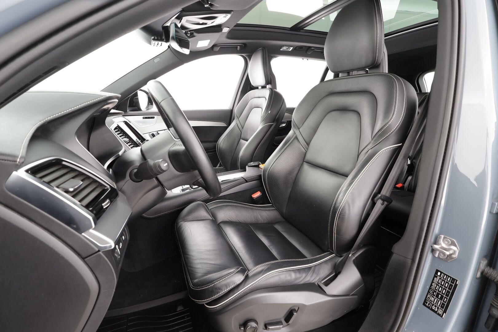 Volvo XC90 2022 T8 TwE AWD R-Design 7-p * Webasto / Koukku / ACC / Panorama / B&O / Full-LED / 360° / Sportit Muistilla / Ilma-alusta * - Akku kuntotarkastettu / Kahdet renkaat / Merkkihuollettu! * HUIPPU KAMOILLA * - HULLU BLACKWEEK KORKOTARJOUS 2,49%