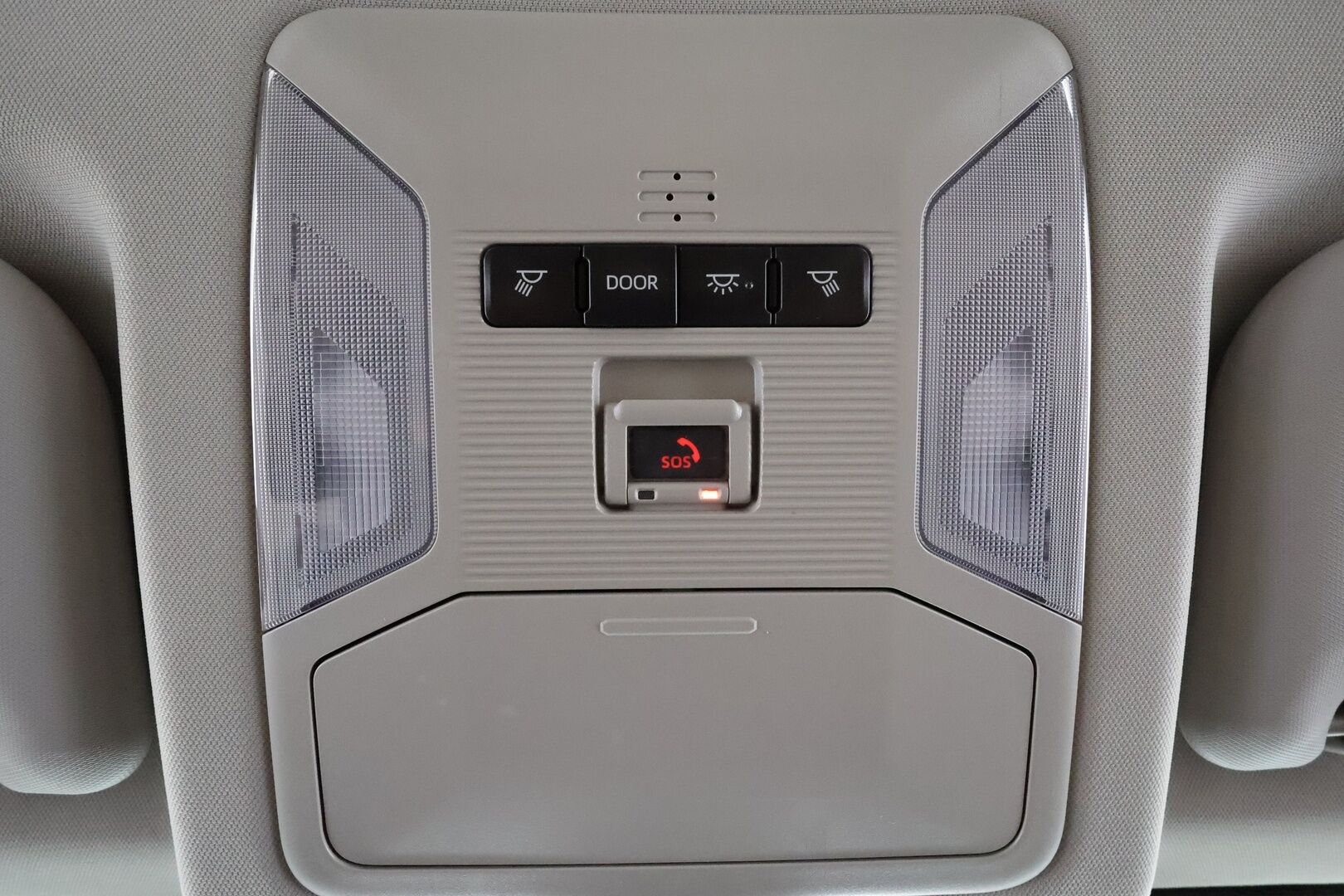 Toyota RAV4 2021 2,5 Hybrid AWD-i Premium * ACC / P.kamera / LED / Muistipenkki / Vaaleat nahat / KeylessGo / Sähköluukku * - Kahdet renkaat aluvanteilla 