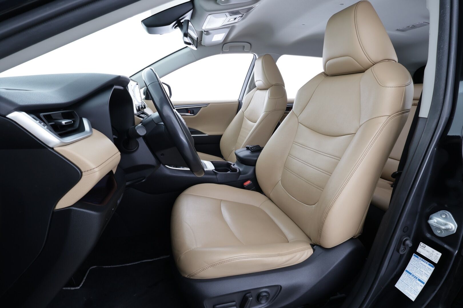 Toyota RAV4 2021 2,5 Hybrid AWD-i Premium * ACC / P.kamera / LED / Muistipenkki / Vaaleat nahat / KeylessGo / Sähköluukku * - Kahdet renkaat aluvanteilla 