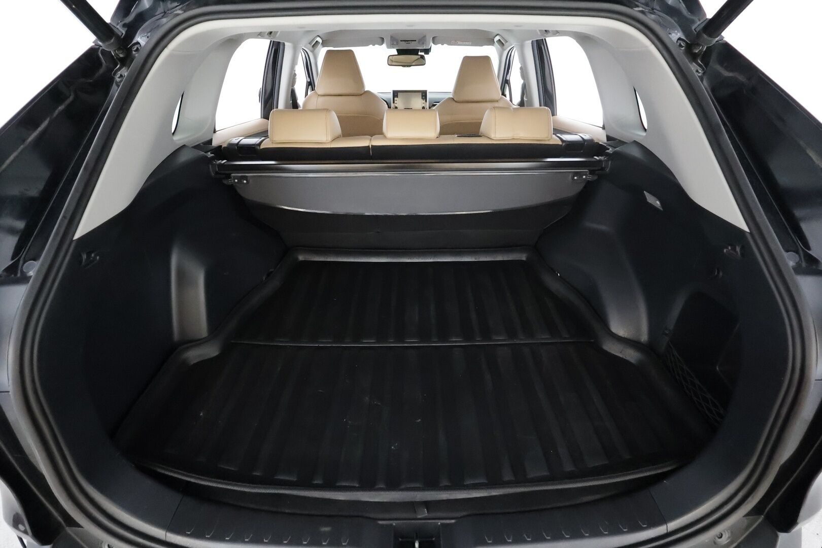 Toyota RAV4 2021 2,5 Hybrid AWD-i Premium * ACC / P.kamera / LED / Muistipenkki / Vaaleat nahat / KeylessGo / Sähköluukku * - Kahdet renkaat aluvanteilla 