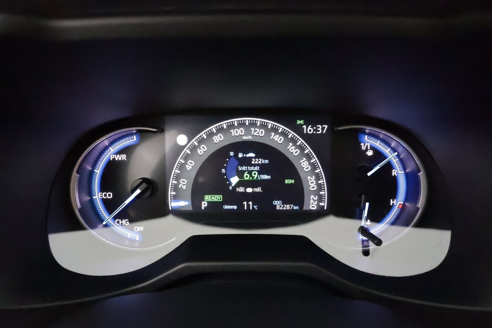 Toyota RAV4 2021 2,5 Hybrid AWD-i Premium * ACC / P.kamera / LED / Muistipenkki / Vaaleat nahat / KeylessGo / Sähköluukku * - Kahdet renkaat aluvanteilla 