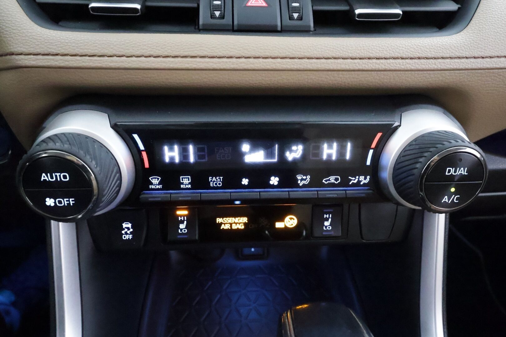 Toyota RAV4 2021 2,5 Hybrid AWD-i Premium * ACC / P.kamera / LED / Muistipenkki / Vaaleat nahat / KeylessGo / Sähköluukku * - Kahdet renkaat aluvanteilla 