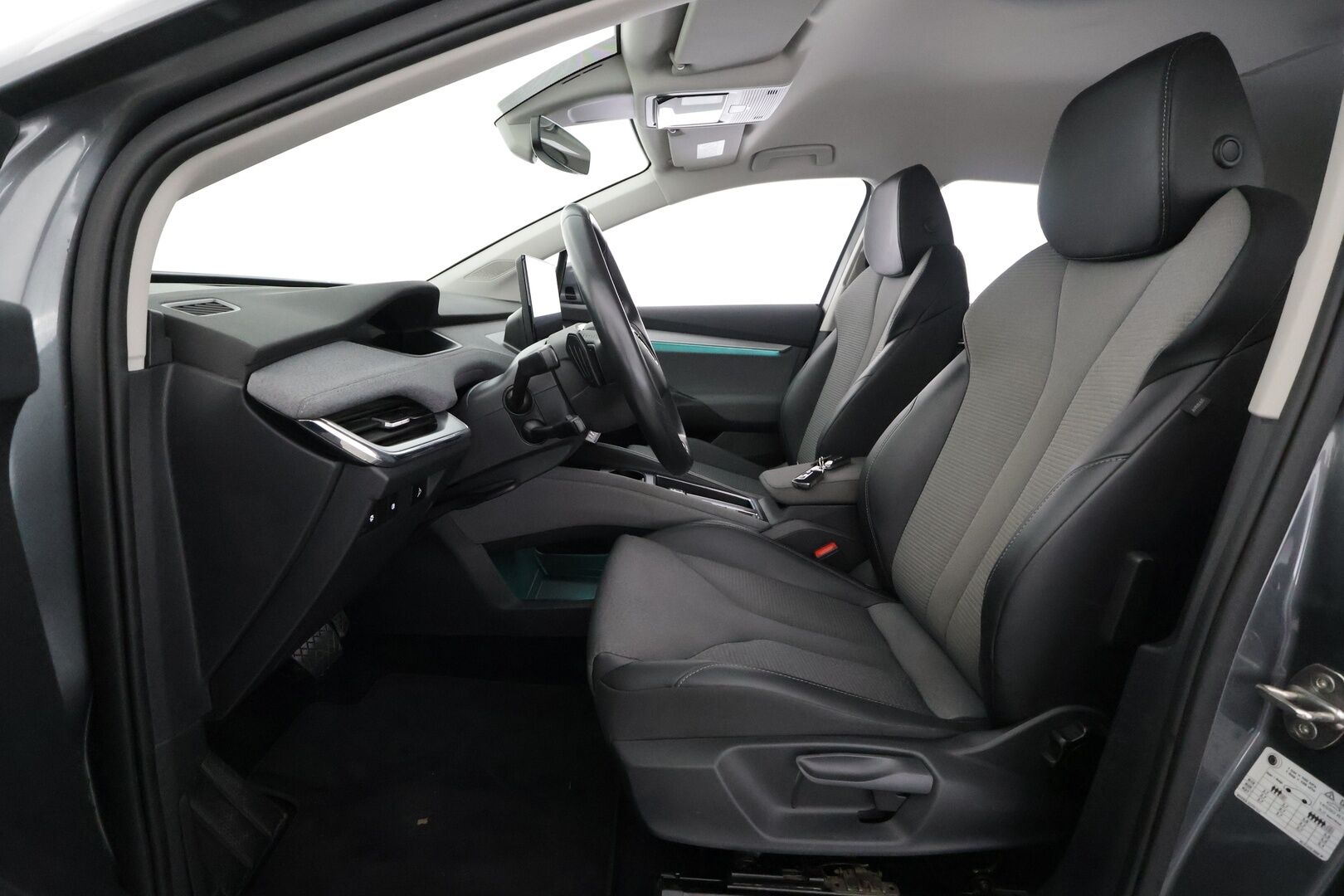 Skoda Enyaq 2023 80 iV - | ACC | ILP | Koukku | LED | Puolinahat | Ratinlämmitys | P.Kamera | Digimittaristo | Keyless | Apple&Android | 1.Om Suomi-auto | Kahdet Renkaat | Merkkihuollettu |