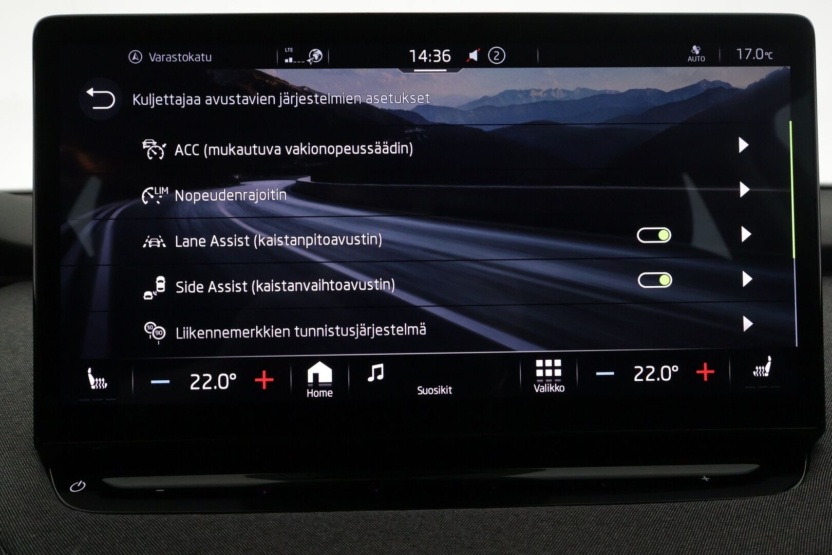 Skoda Enyaq 2023 80 iV - | ACC | ILP | Koukku | LED | Puolinahat | Ratinlämmitys | P.Kamera | Digimittaristo | Keyless | Apple&Android | 1.Om Suomi-auto | Kahdet Renkaat | Merkkihuollettu |