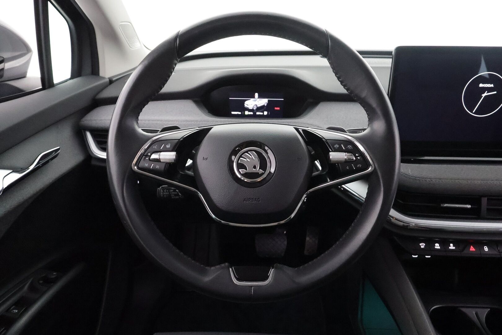 Skoda Enyaq 2023 80 iV - | ACC | ILP | Koukku | LED | Puolinahat | Ratinlämmitys | P.Kamera | Digimittaristo | Keyless | Apple&Android | 1.Om Suomi-auto | Kahdet Renkaat | Merkkihuollettu |