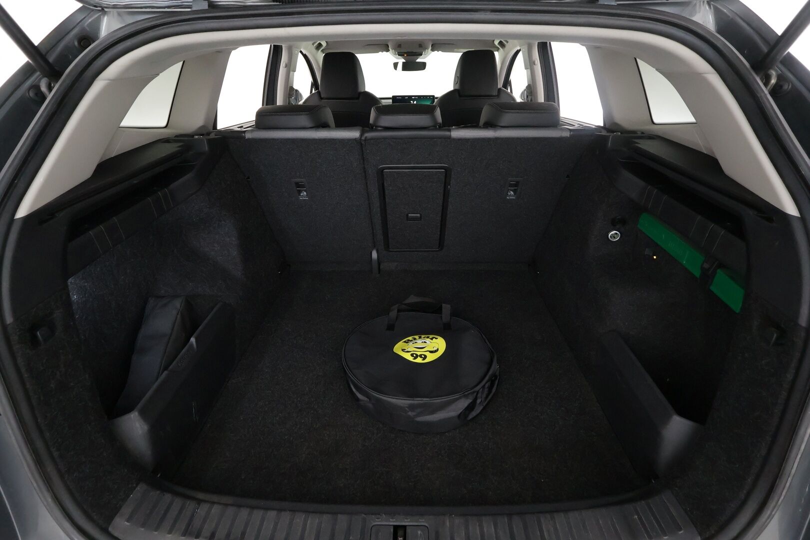 Skoda Enyaq 2023 80 iV - | ACC | ILP | Koukku | LED | Puolinahat | Ratinlämmitys | P.Kamera | Digimittaristo | Keyless | Apple&Android | 1.Om Suomi-auto | Kahdet Renkaat | Merkkihuollettu |