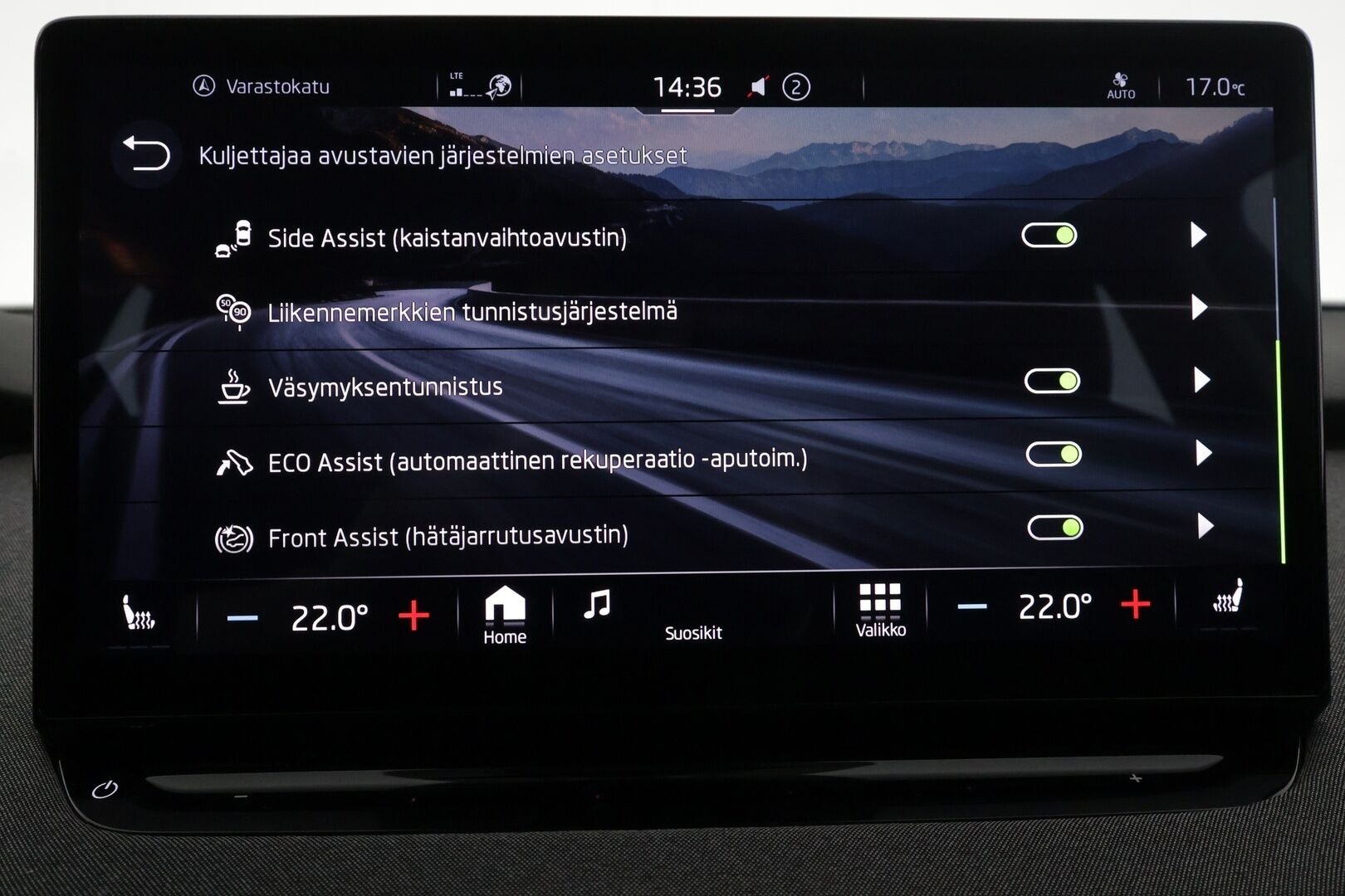 Skoda Enyaq 2023 80 iV - | ACC | ILP | Koukku | LED | Puolinahat | Ratinlämmitys | P.Kamera | Digimittaristo | Keyless | Apple&Android | 1.Om Suomi-auto | Kahdet Renkaat | Merkkihuollettu |