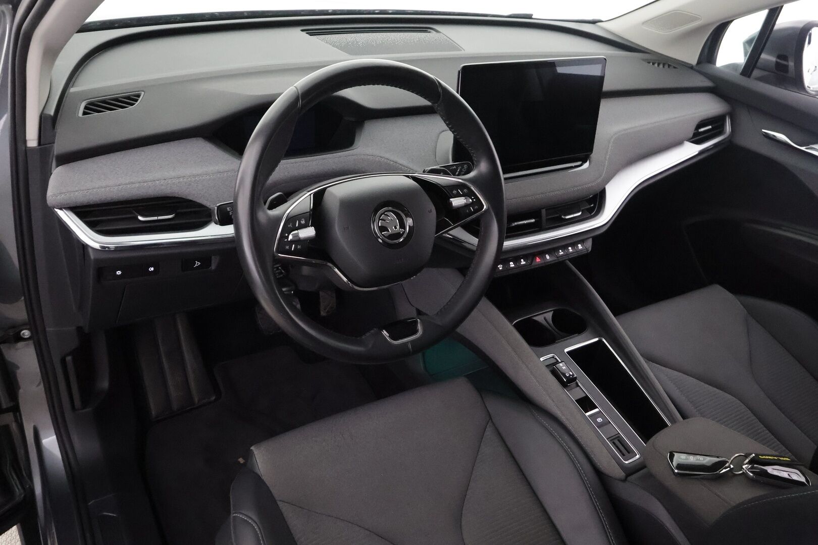 Skoda Enyaq 2023 80 iV - | ACC | ILP | Koukku | LED | Puolinahat | Ratinlämmitys | P.Kamera | Digimittaristo | Keyless | Apple&Android | 1.Om Suomi-auto | Kahdet Renkaat | Merkkihuollettu |
