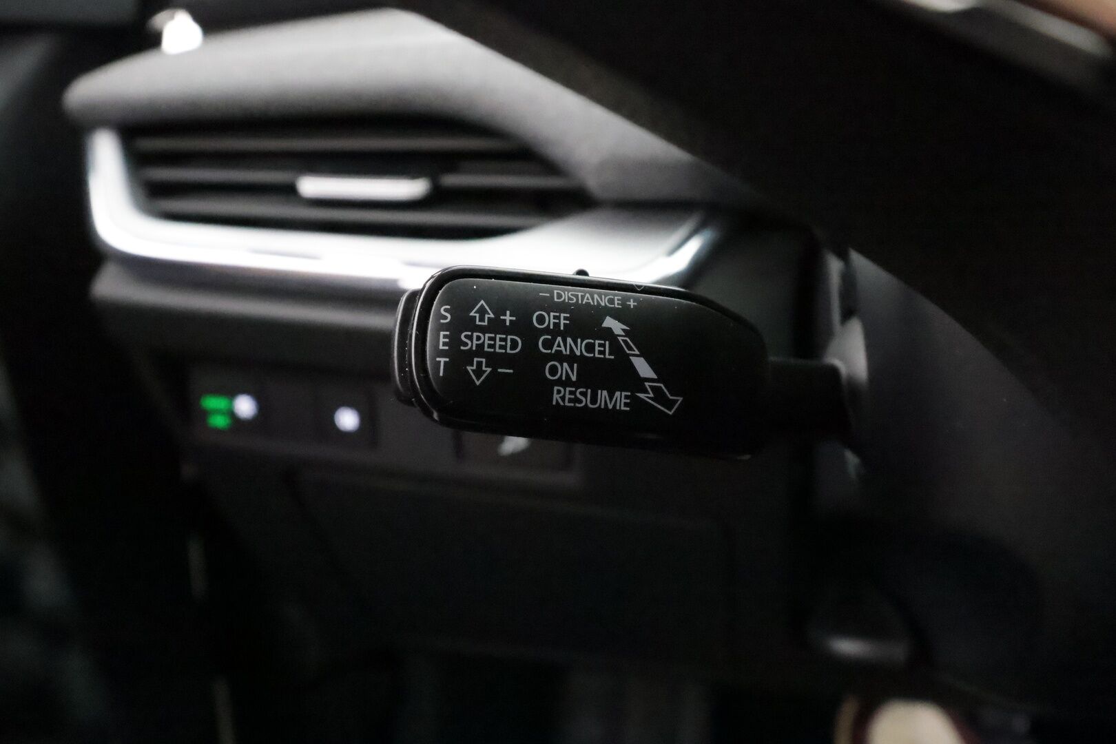 Skoda Enyaq 2023 80 iV - | ACC | ILP | Koukku | LED | Puolinahat | Ratinlämmitys | P.Kamera | Digimittaristo | Keyless | Apple&Android | 1.Om Suomi-auto | Kahdet Renkaat | Merkkihuollettu |