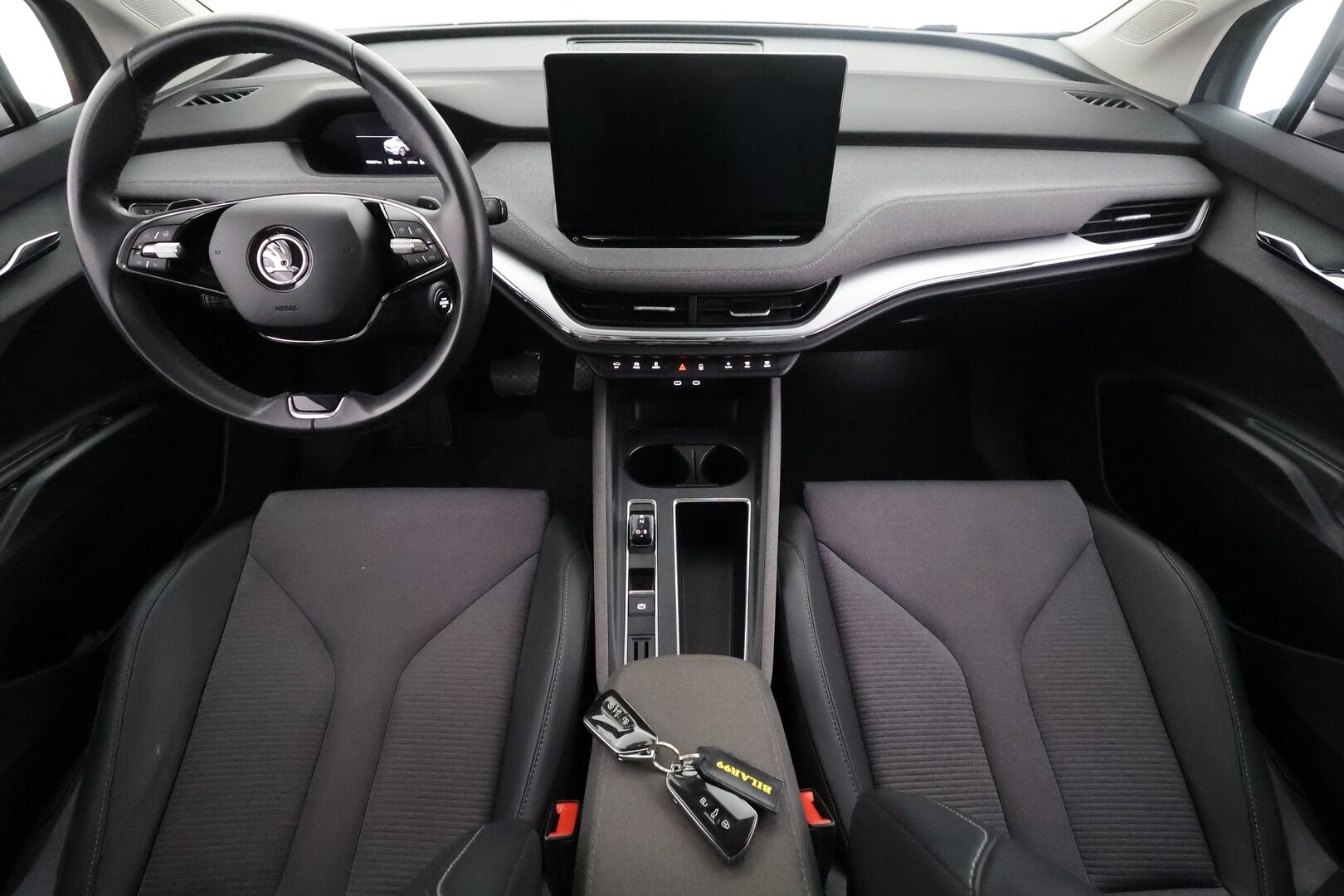 Skoda Enyaq 2023 80 iV - | ACC | ILP | Koukku | LED | Puolinahat | Ratinlämmitys | P.Kamera | Digimittaristo | Keyless | Apple&Android | 1.Om Suomi-auto | Kahdet Renkaat | Merkkihuollettu |