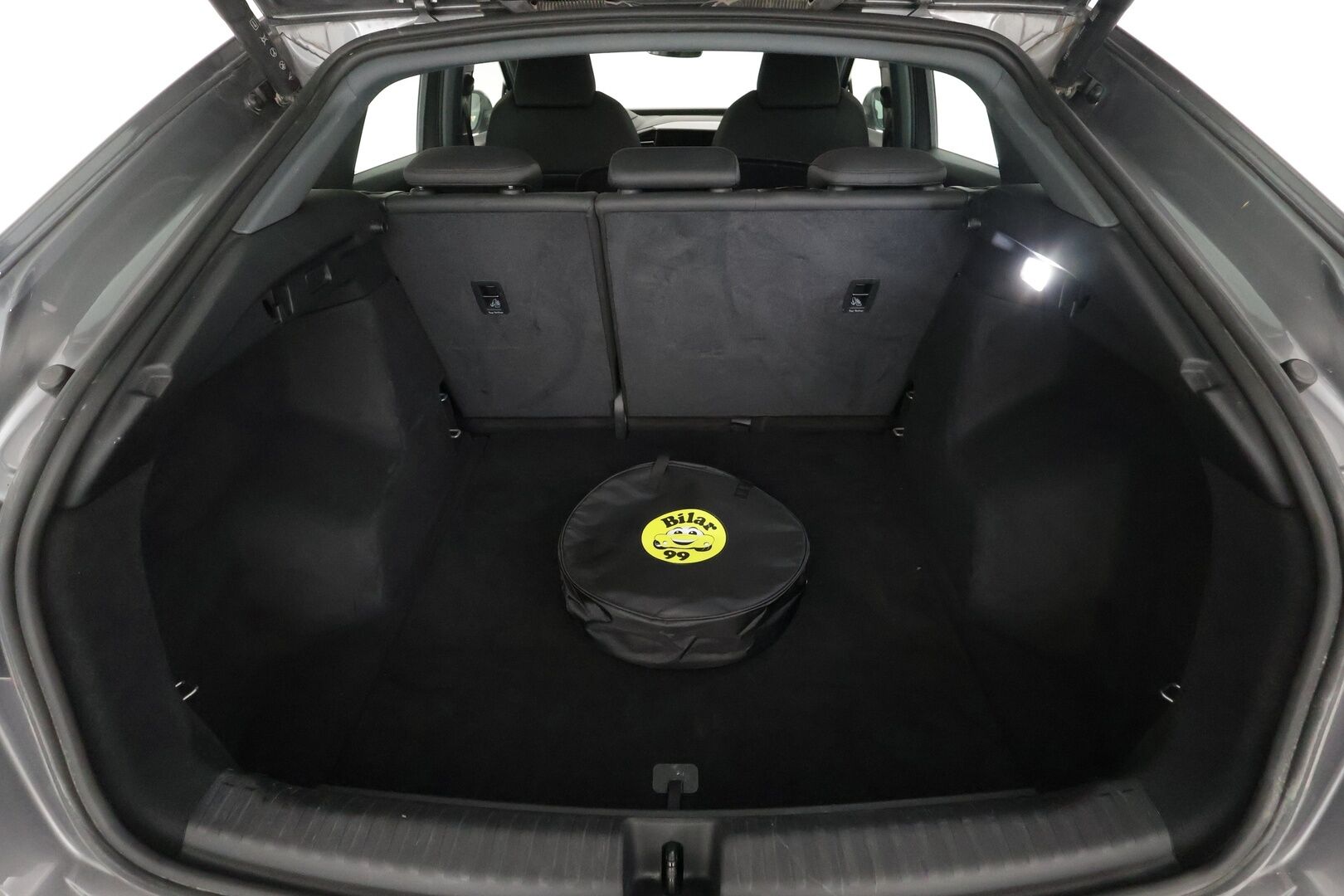 Audi Q4 e-tron 2023 40 e-tron Sportback Limited - | ACC | ILP | SONOS | Sporttipenkit | Ambient light | Keyless | Digimittaristo | P.kamera | Navi | 1-om suomiauto | 2x renkaat aluin | 