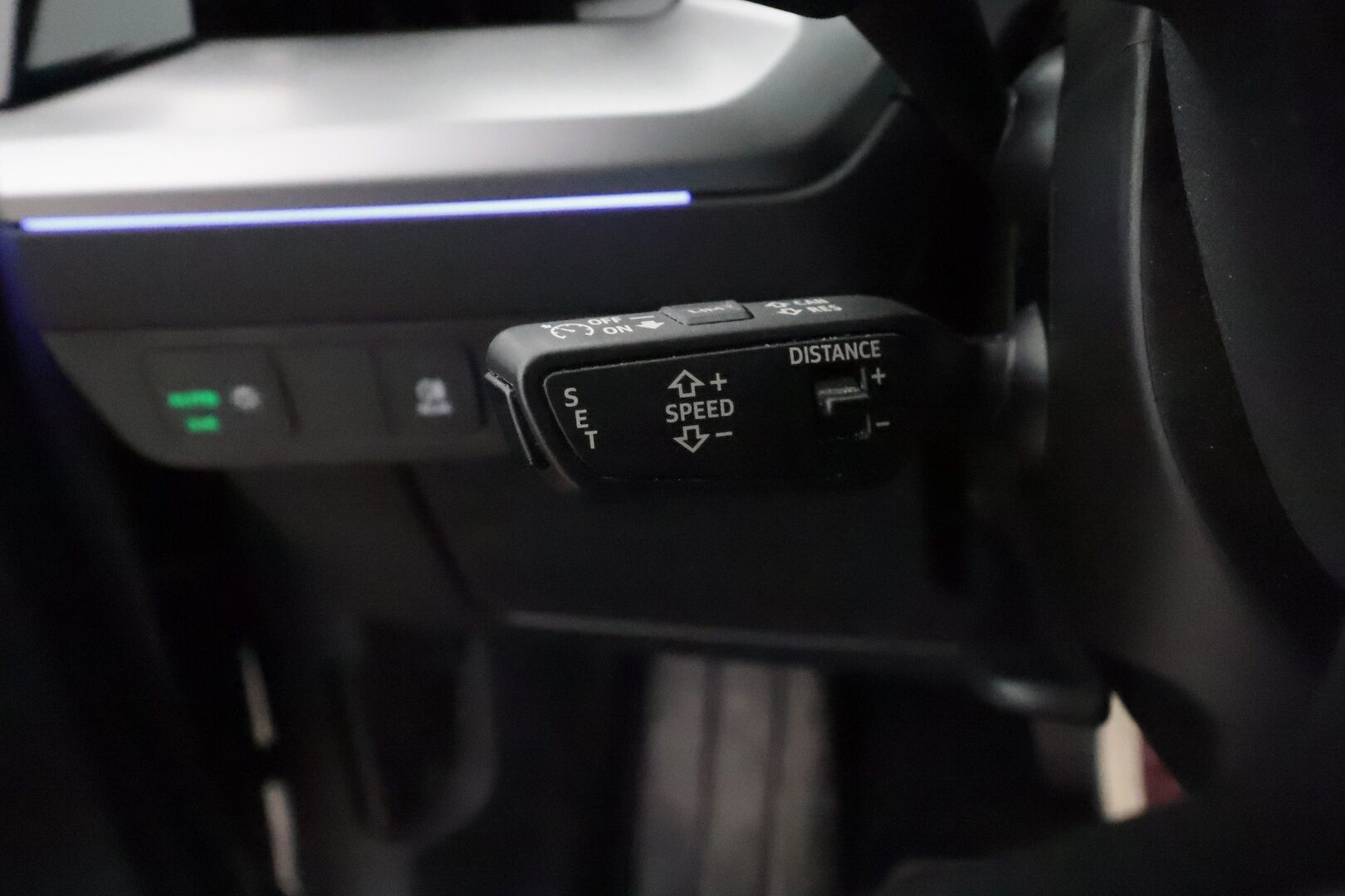 Audi Q4 e-tron 2023 40 e-tron Sportback Limited - | ACC | ILP | SONOS | Sporttipenkit | Ambient light | Keyless | Digimittaristo | P.kamera | Navi | 1-om suomiauto | 2x renkaat aluin | 