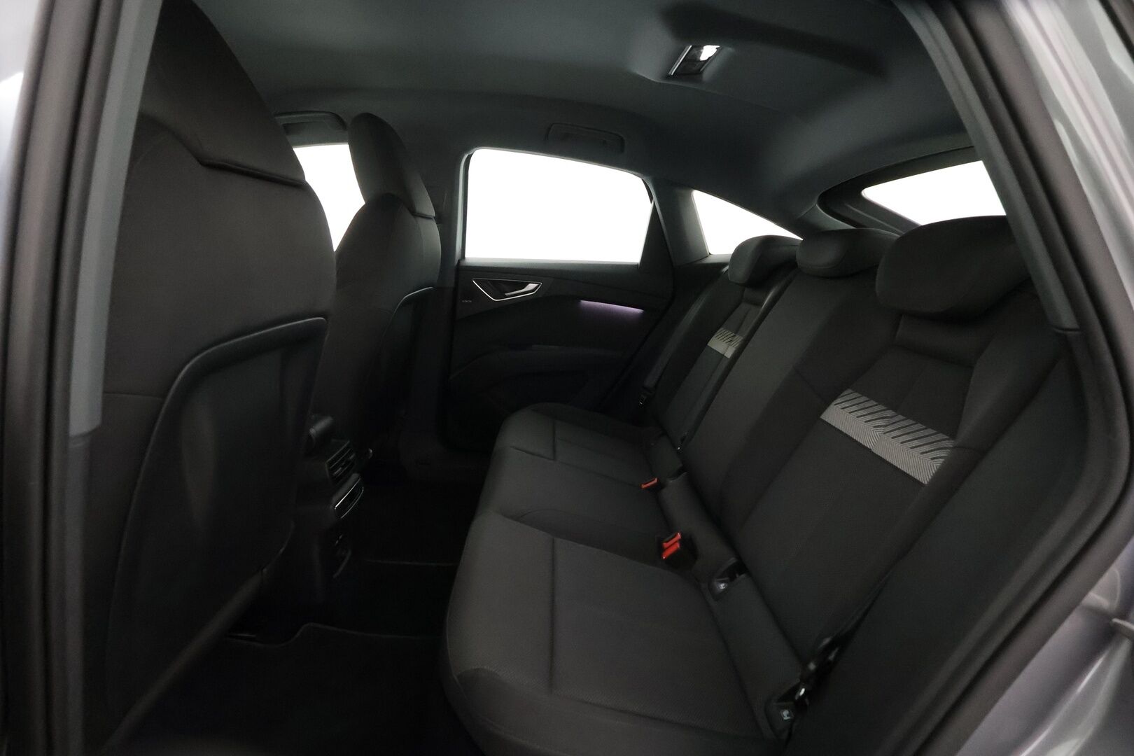 Audi Q4 e-tron 2023 40 e-tron Sportback Limited - | ACC | ILP | SONOS | Sporttipenkit | Ambient light | Keyless | Digimittaristo | P.kamera | Navi | 1-om suomiauto | 2x renkaat aluin | 