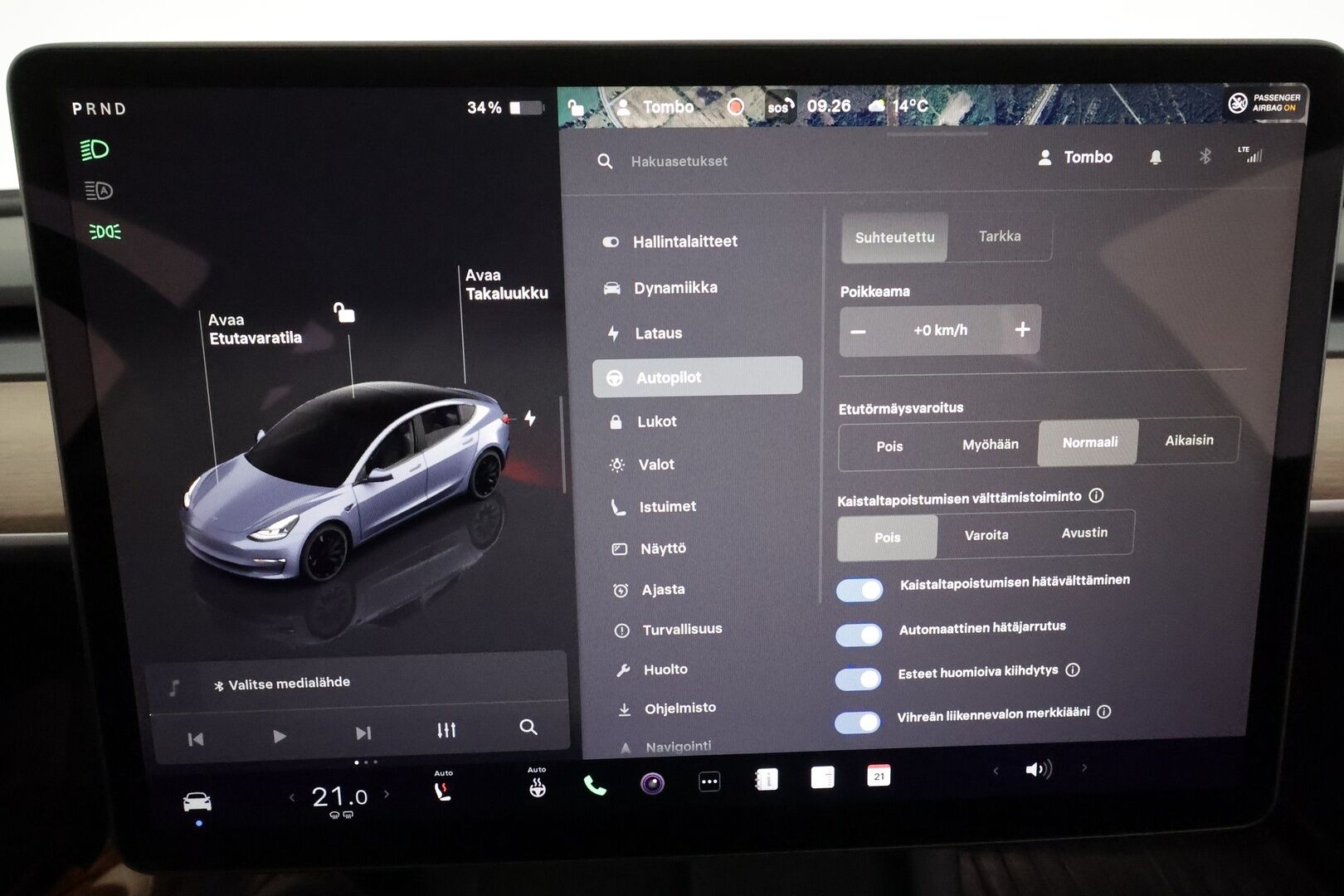 Tesla Model 3 2022 Performance **Lasikatto / Matrix LED / P.kamera / Lämpöpumppu / Mustat nahat** - 3,99 % KORKOTARJOUS TÄHÄN AUTOON 31.8. ASTI! - Kahdet renkaat aluvanteilla / Premium Audio