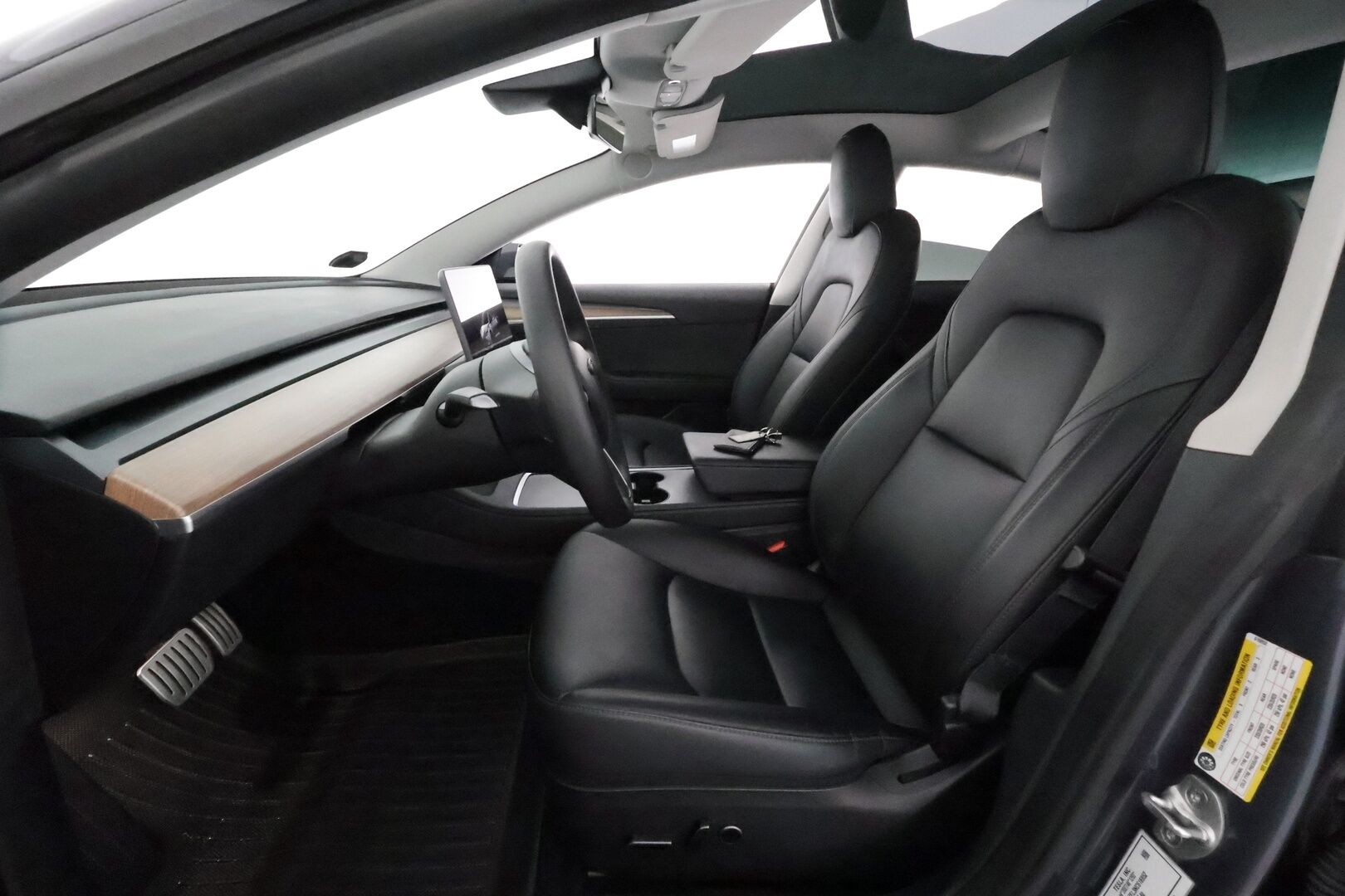 Tesla Model 3 2022 Performance **Lasikatto / Matrix LED / P.kamera / Lämpöpumppu / Mustat nahat** - 3,99 % KORKOTARJOUS TÄHÄN AUTOON 31.8. ASTI! - Kahdet renkaat aluvanteilla / Premium Audio