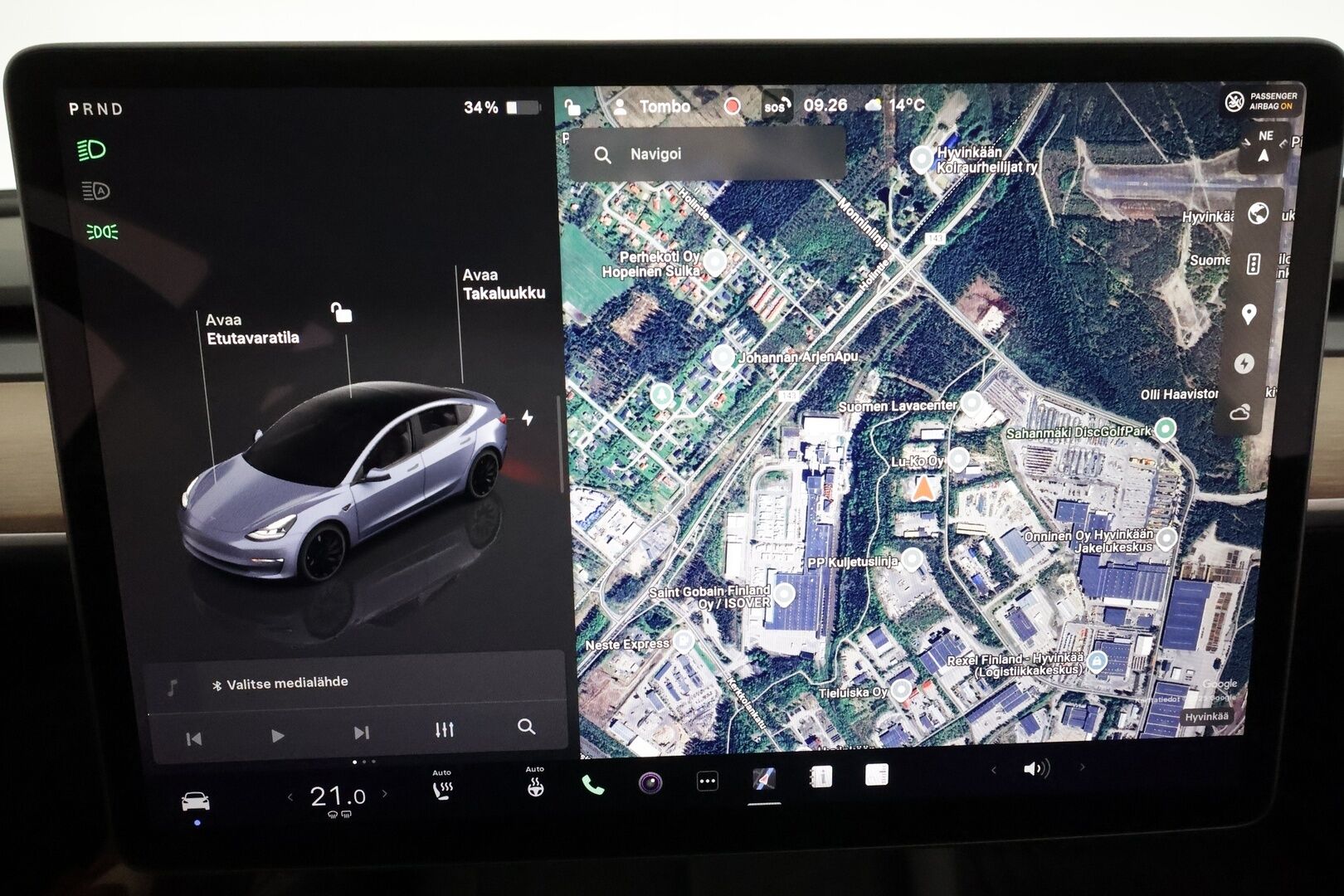 Tesla Model 3 2022 Performance **Lasikatto / Matrix LED / P.kamera / Lämpöpumppu / Mustat nahat** - 3,99 % KORKOTARJOUS TÄHÄN AUTOON 31.8. ASTI! - Kahdet renkaat aluvanteilla / Premium Audio