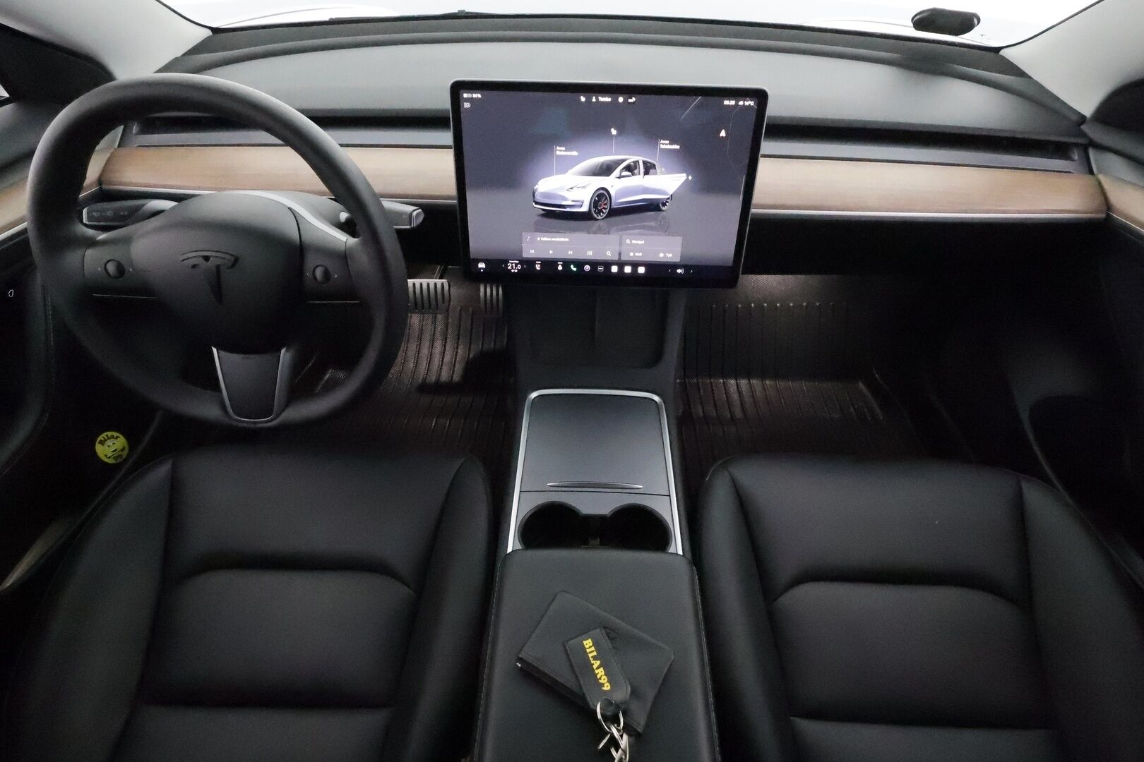 Tesla Model 3 2022 Performance **Lasikatto / Matrix LED / P.kamera / Lämpöpumppu / Mustat nahat** - 3,99 % KORKOTARJOUS TÄHÄN AUTOON 31.8. ASTI! - Kahdet renkaat aluvanteilla / Premium Audio