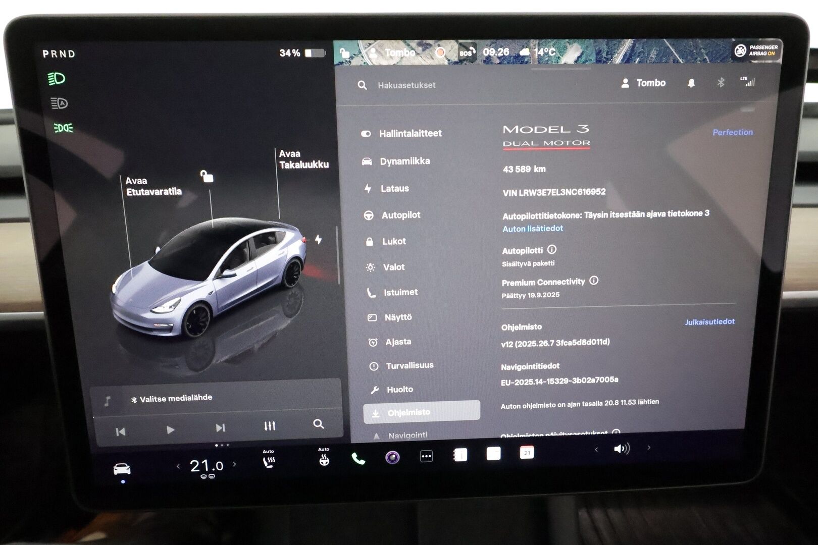 Tesla Model 3 2022 Performance **Lasikatto / Matrix LED / P.kamera / Lämpöpumppu / Mustat nahat** - 3,99 % KORKOTARJOUS TÄHÄN AUTOON 31.8. ASTI! - Kahdet renkaat aluvanteilla / Premium Audio
