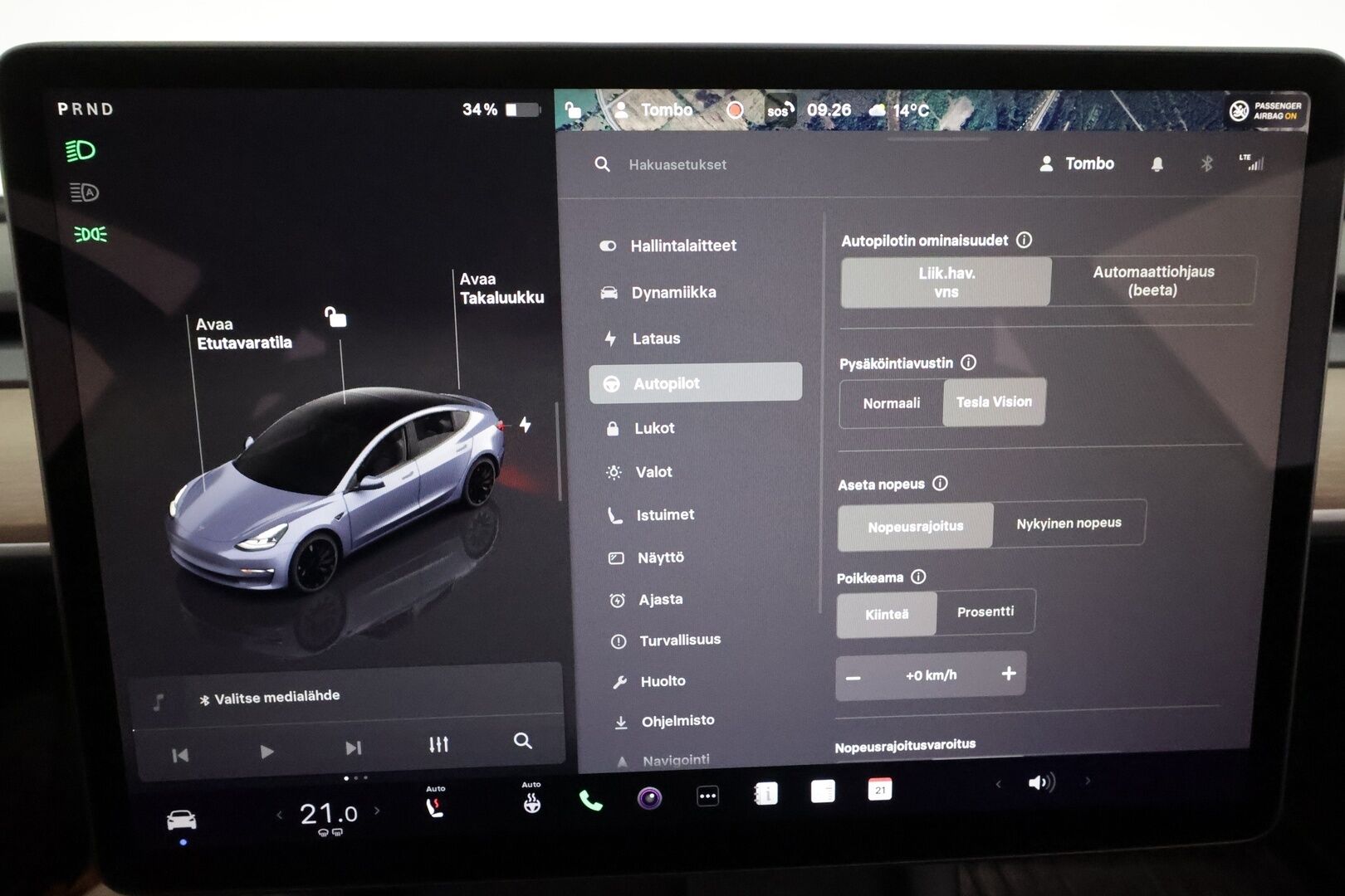 Tesla Model 3 2022 Performance **Lasikatto / Matrix LED / P.kamera / Lämpöpumppu / Mustat nahat** - 3,99 % KORKOTARJOUS TÄHÄN AUTOON 31.8. ASTI! - Kahdet renkaat aluvanteilla / Premium Audio