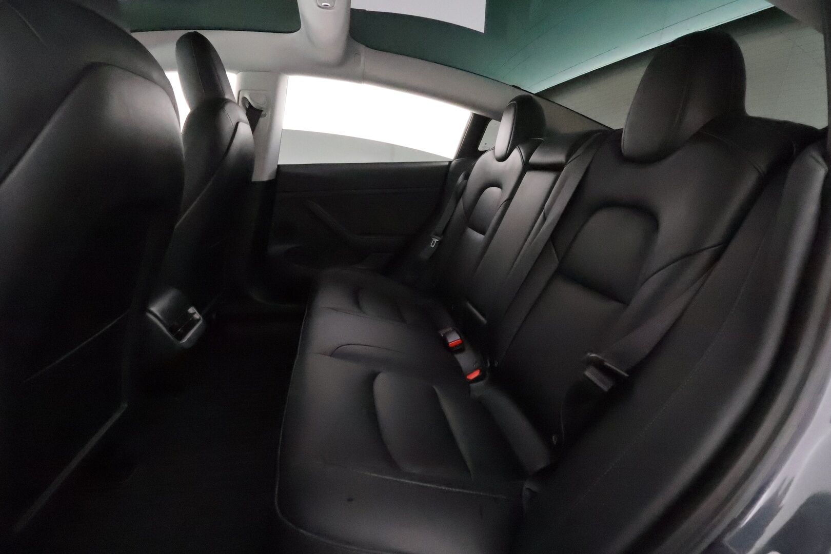 Tesla Model 3 2022 Performance **Lasikatto / Matrix LED / P.kamera / Lämpöpumppu / Mustat nahat** - 3,99 % KORKOTARJOUS TÄHÄN AUTOON 31.8. ASTI! - Kahdet renkaat aluvanteilla / Premium Audio